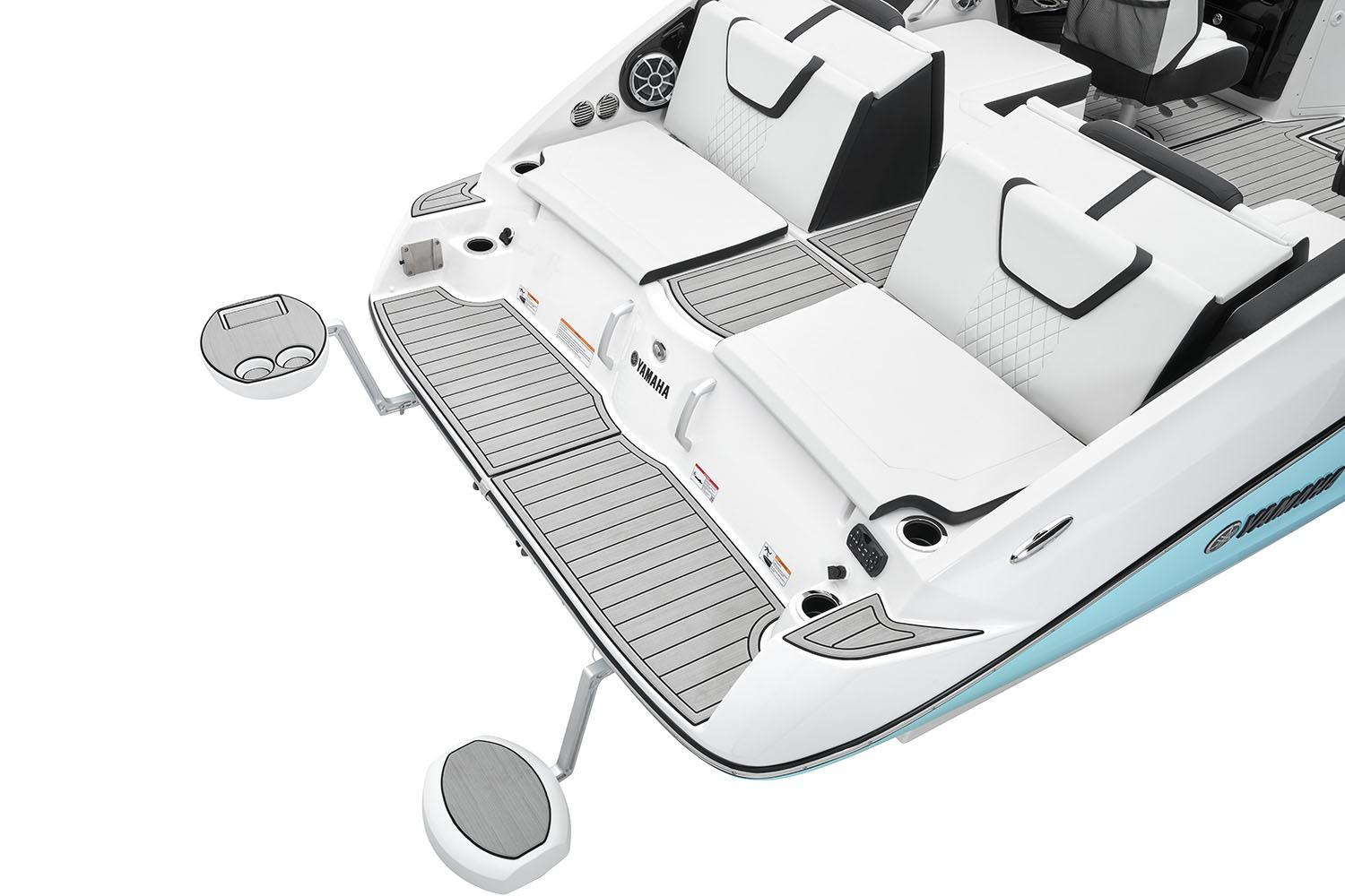 Manufacturer Provided Image: 2026 Yamaha Boats 222S, sleek deck design with comfortable seating and modern features.