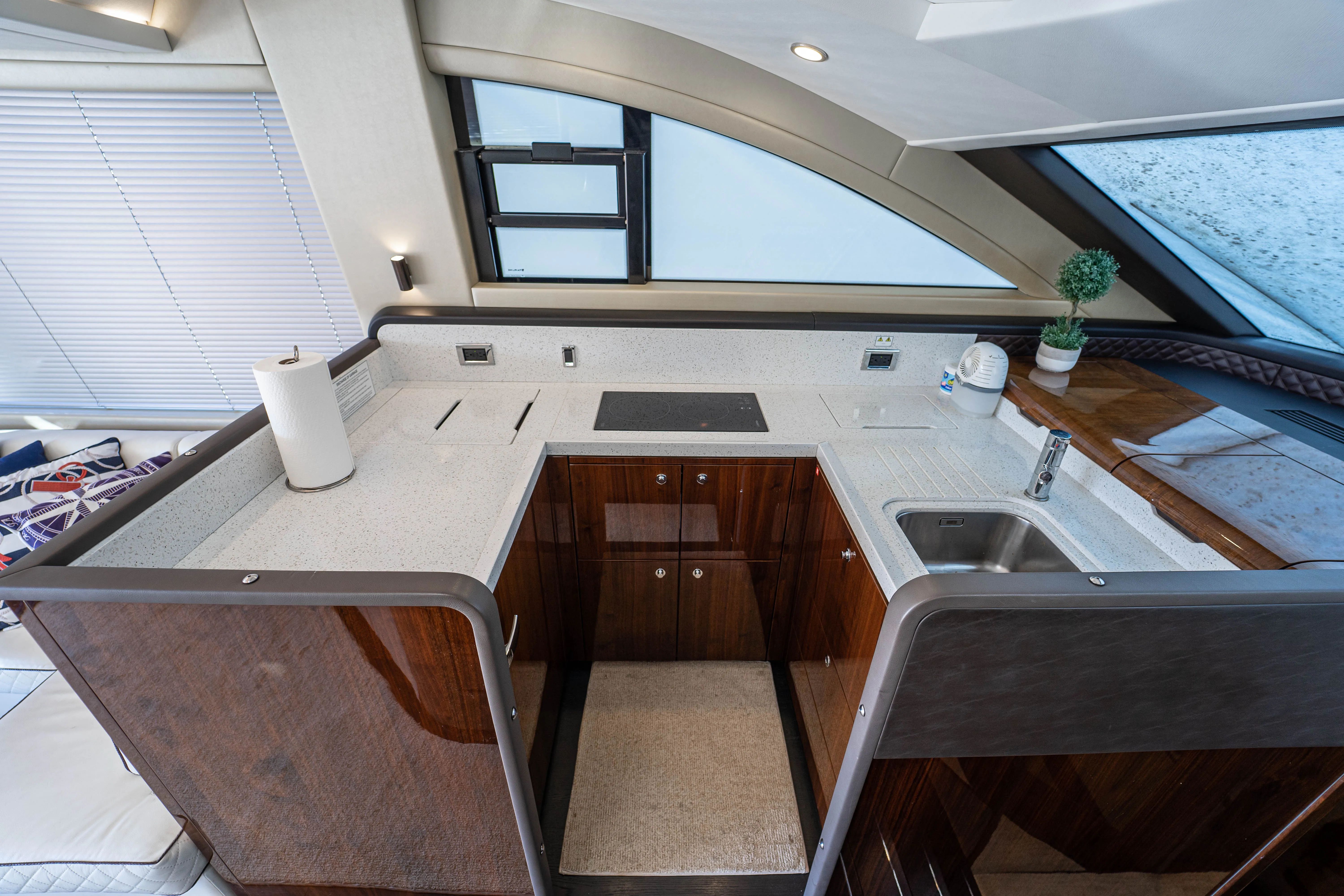 2019 Fairline Squadron 53 - Image 18