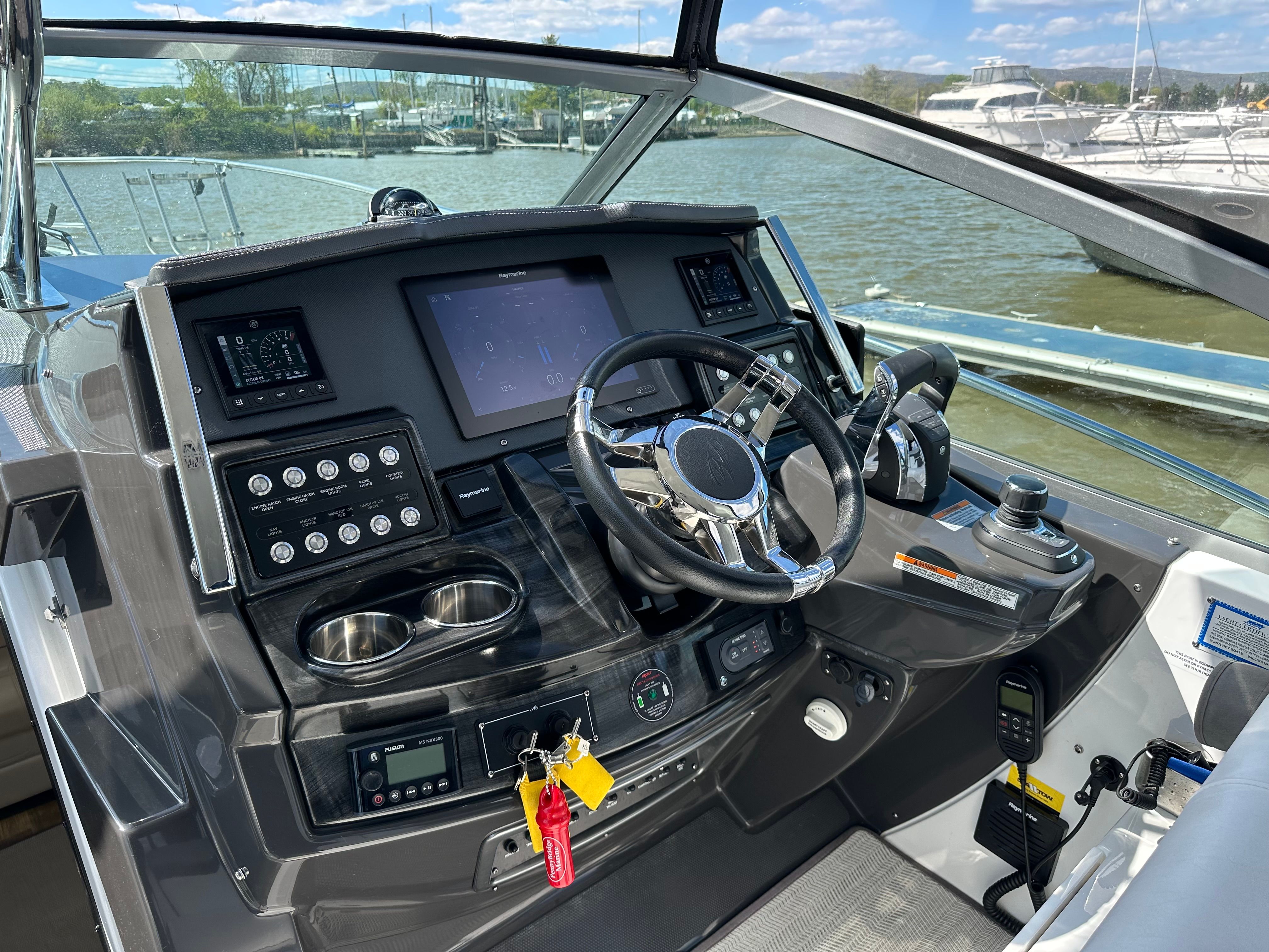 2021 Monterey 335 Sport Yacht - 7