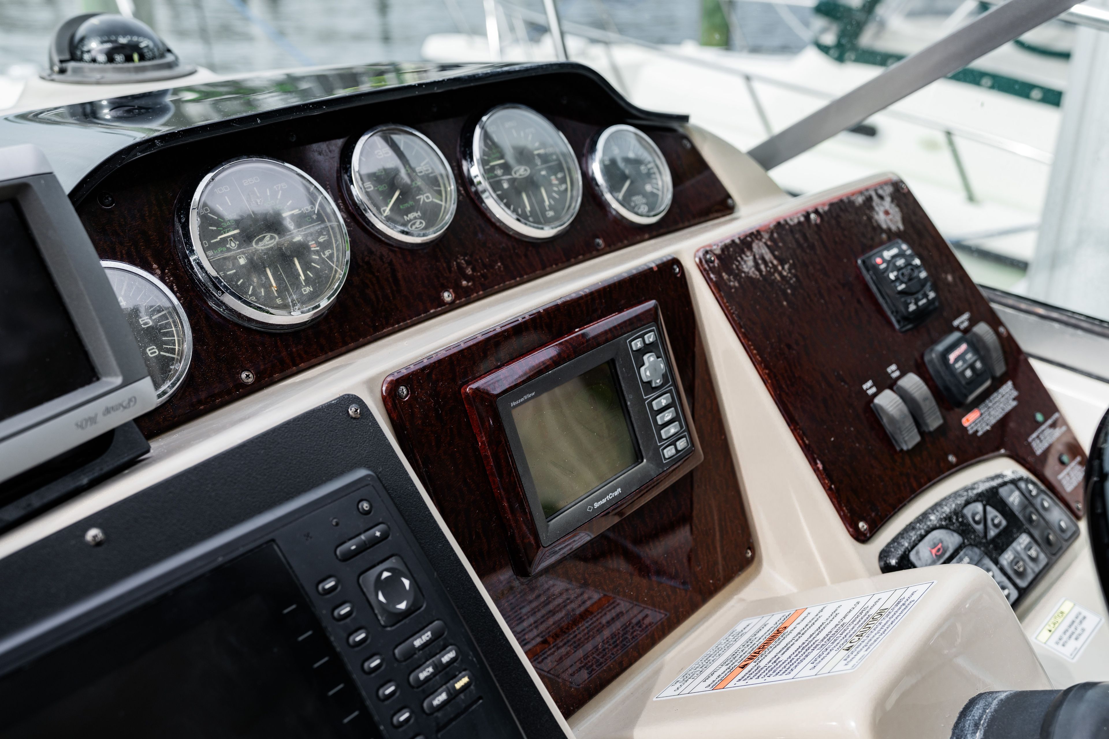2010 Sea Ray Sundancer 330 - 46