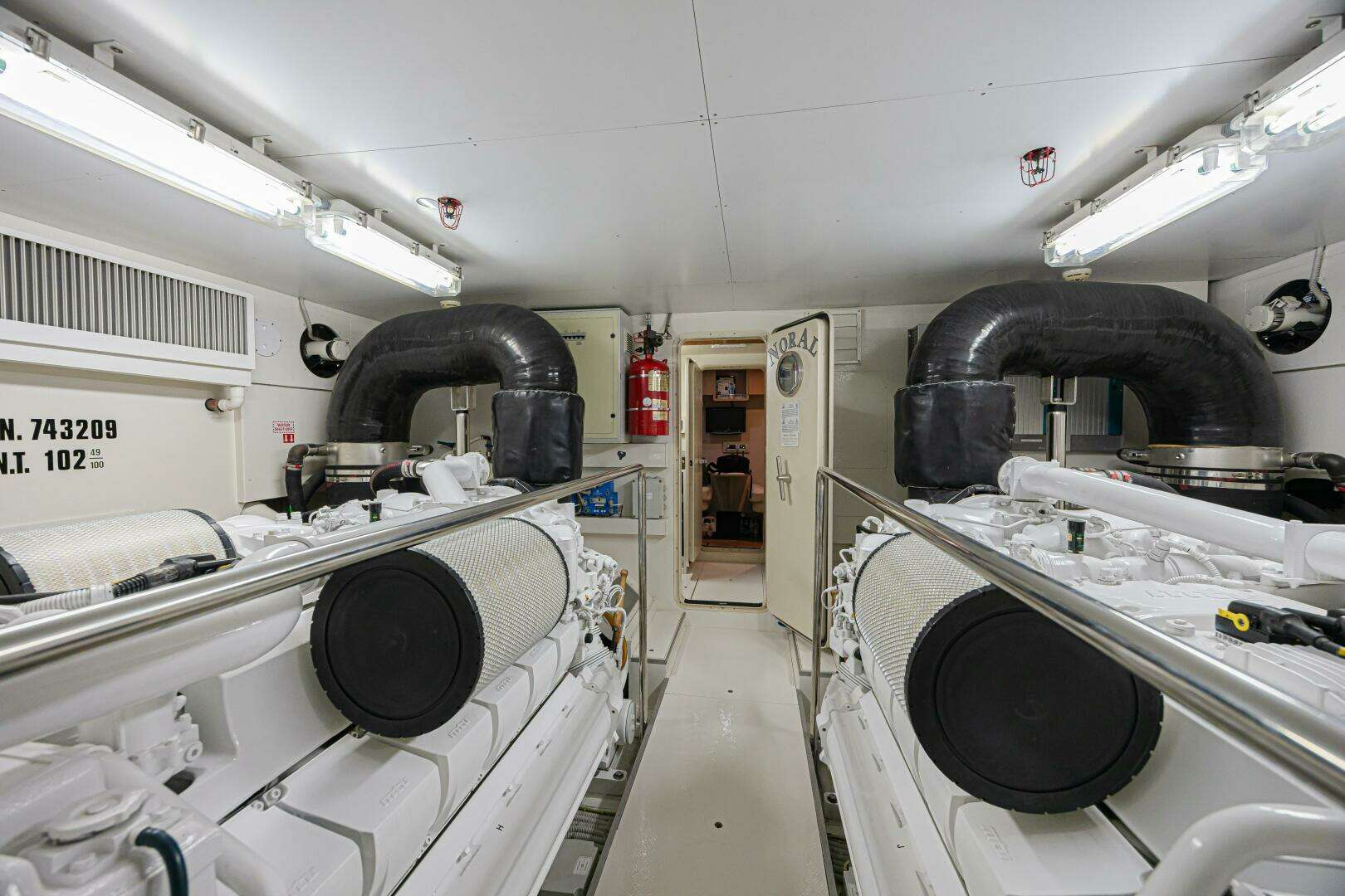 2011 Ferretti Yachts 830 - Image 79