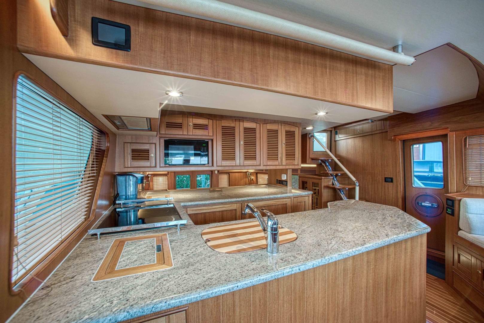 2015 Marlow Explorer 58E - Image 12