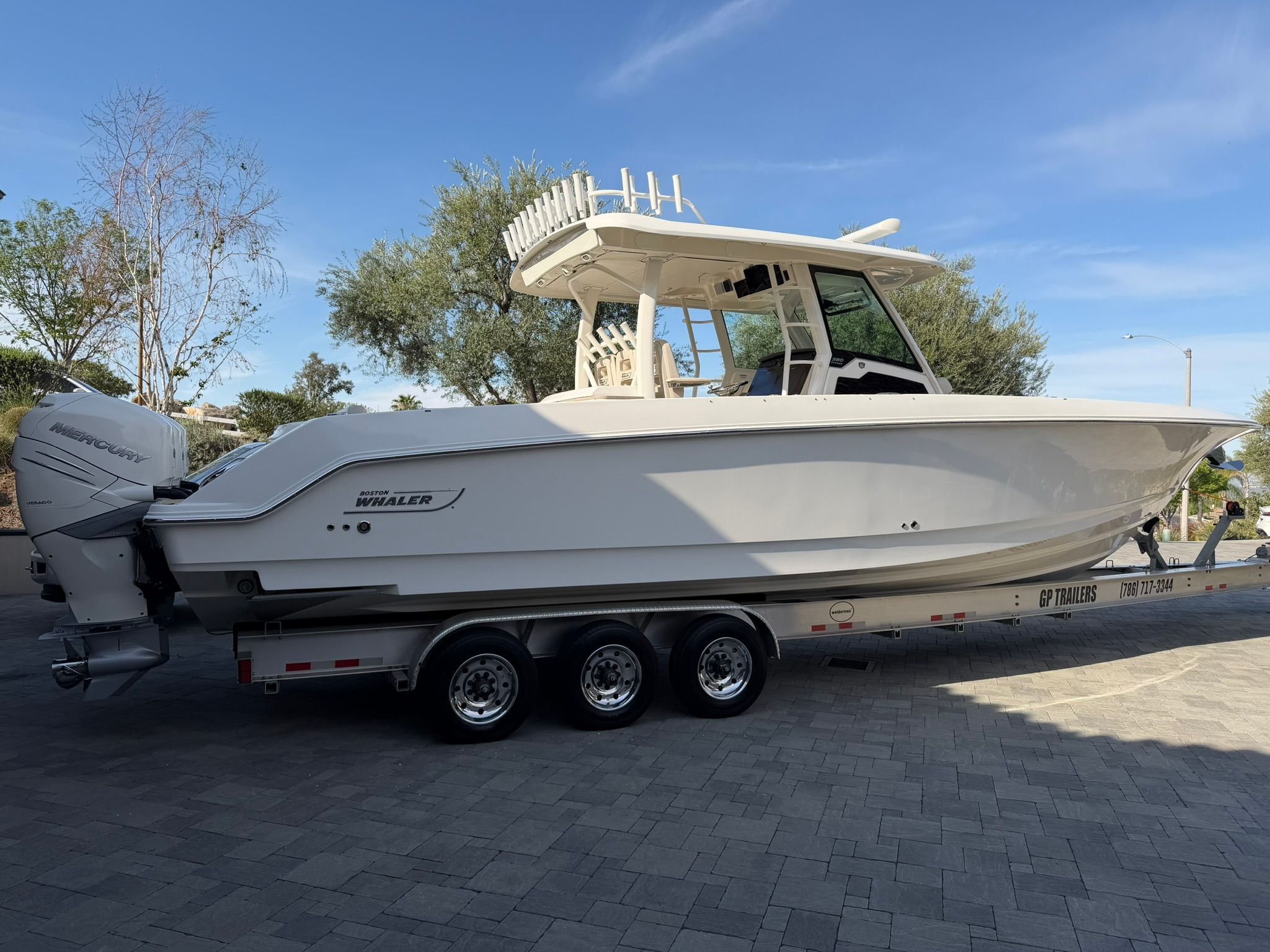 2018 Boston Whaler 380 Outrage - 31