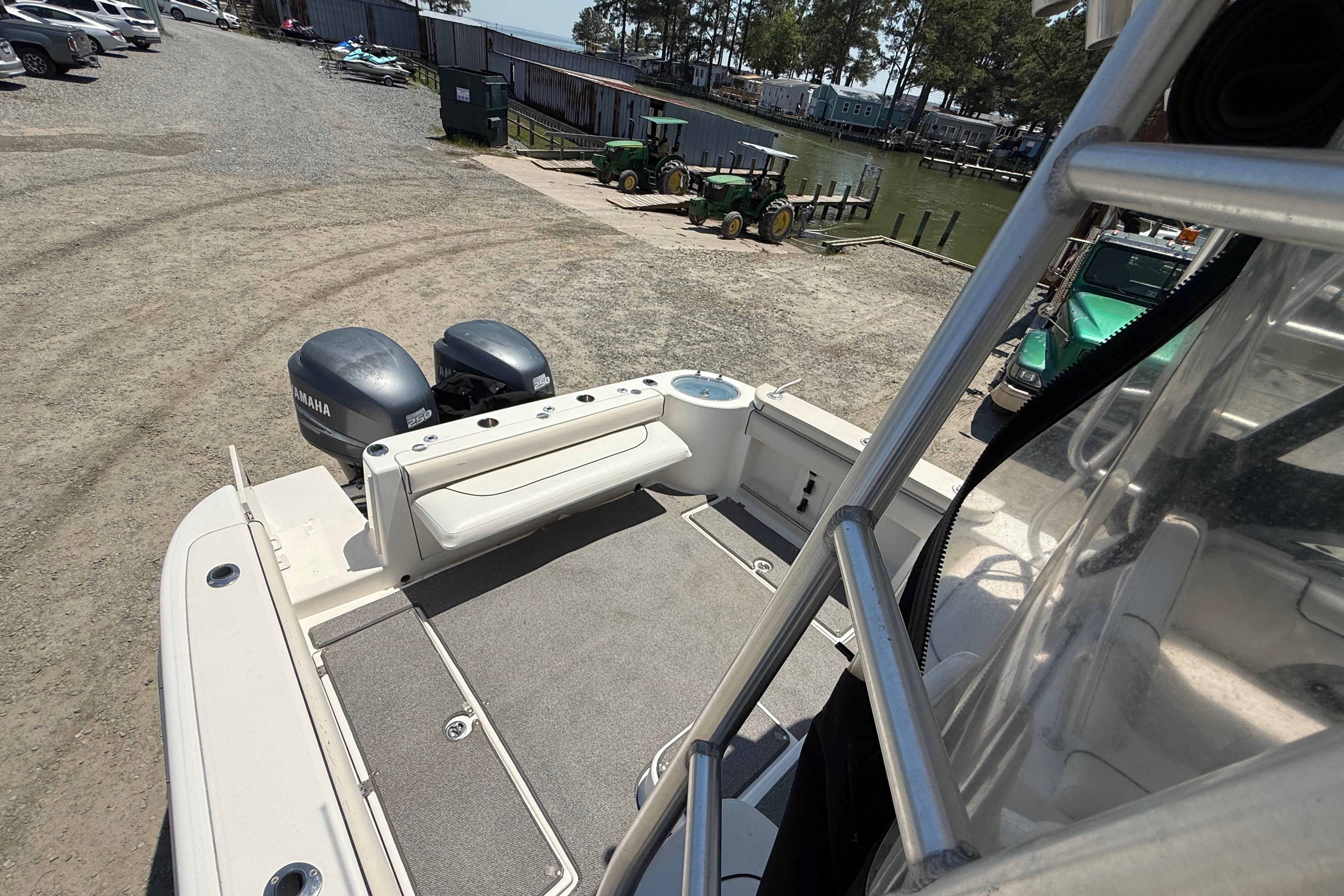 2007 Robalo R305 Walkaround boat with Yamaha engines at a marina.