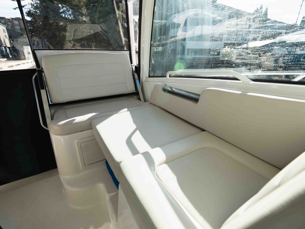 2017 Boston Whaler 315 Conquest - 19