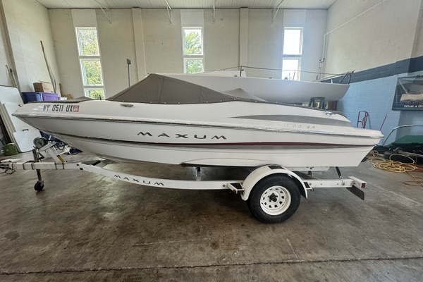 2002 Maxum