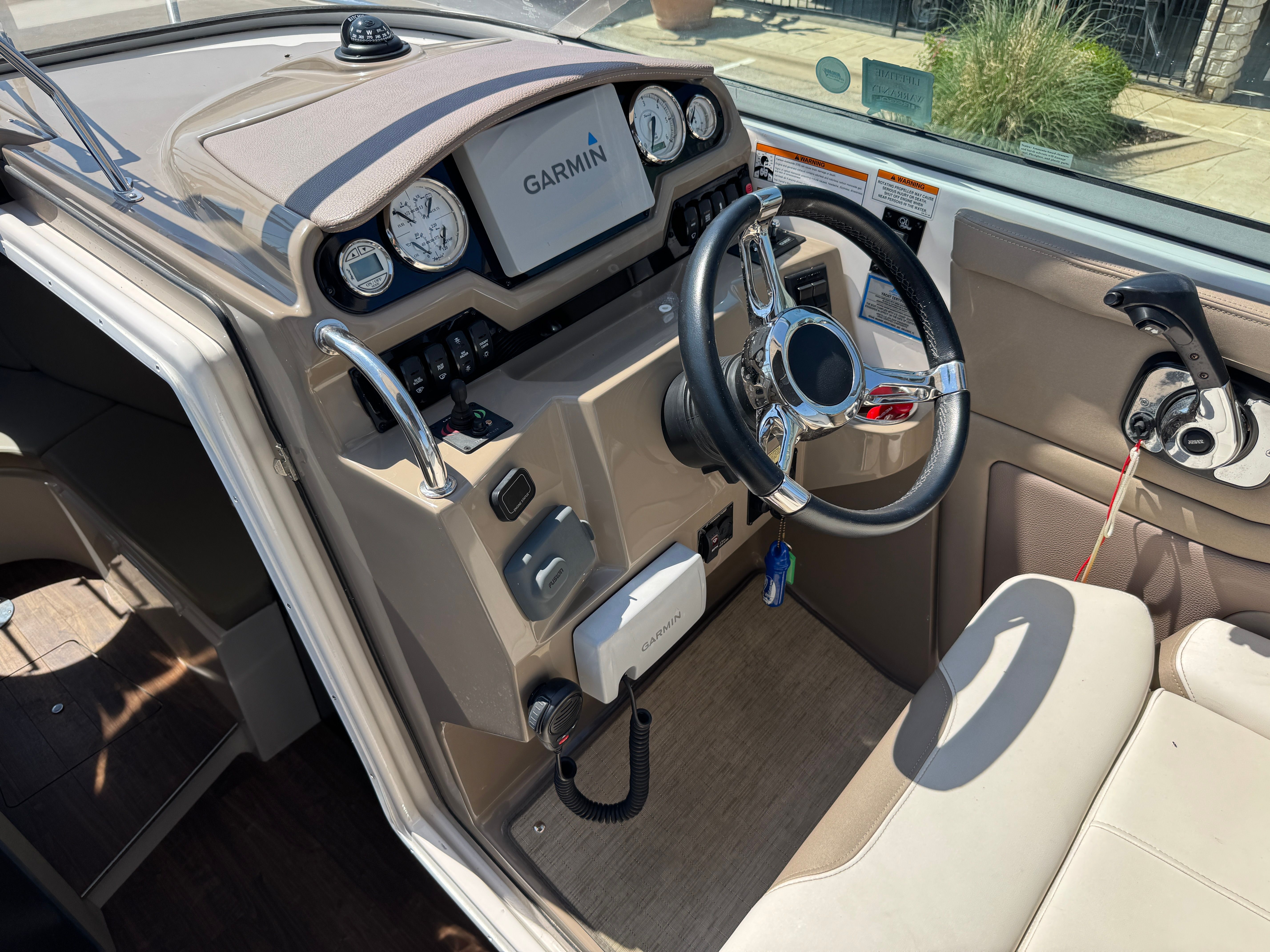 2016 REGAL 28 EXPRESS - Image 33
