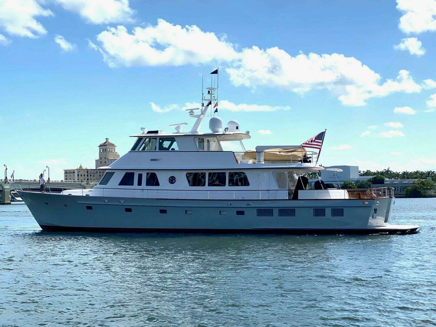 2003 New England Boatworks Enclosed Raised Pilothouse - Image 3