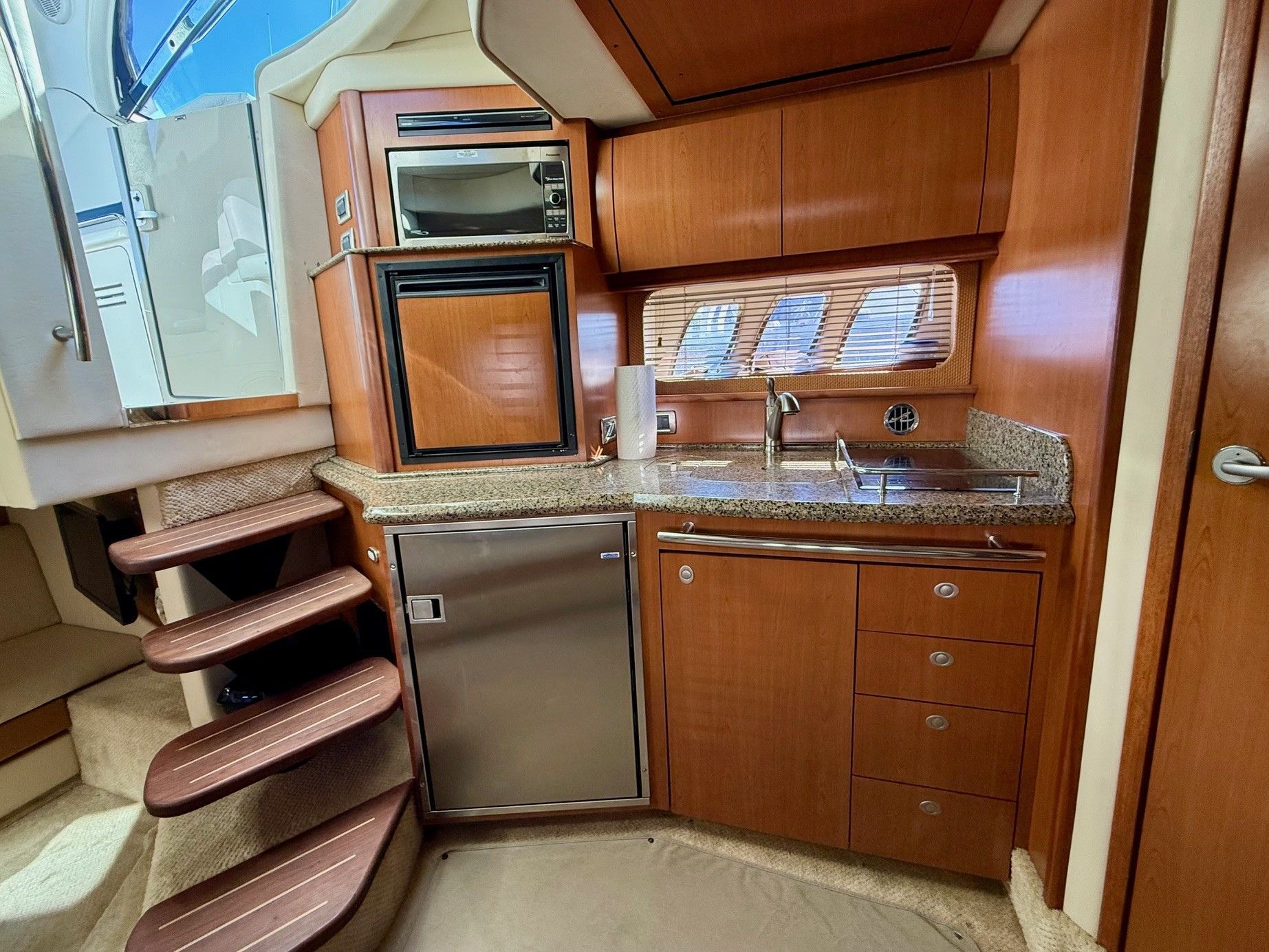 2006 Sea Ray 38 Sundancer - 26