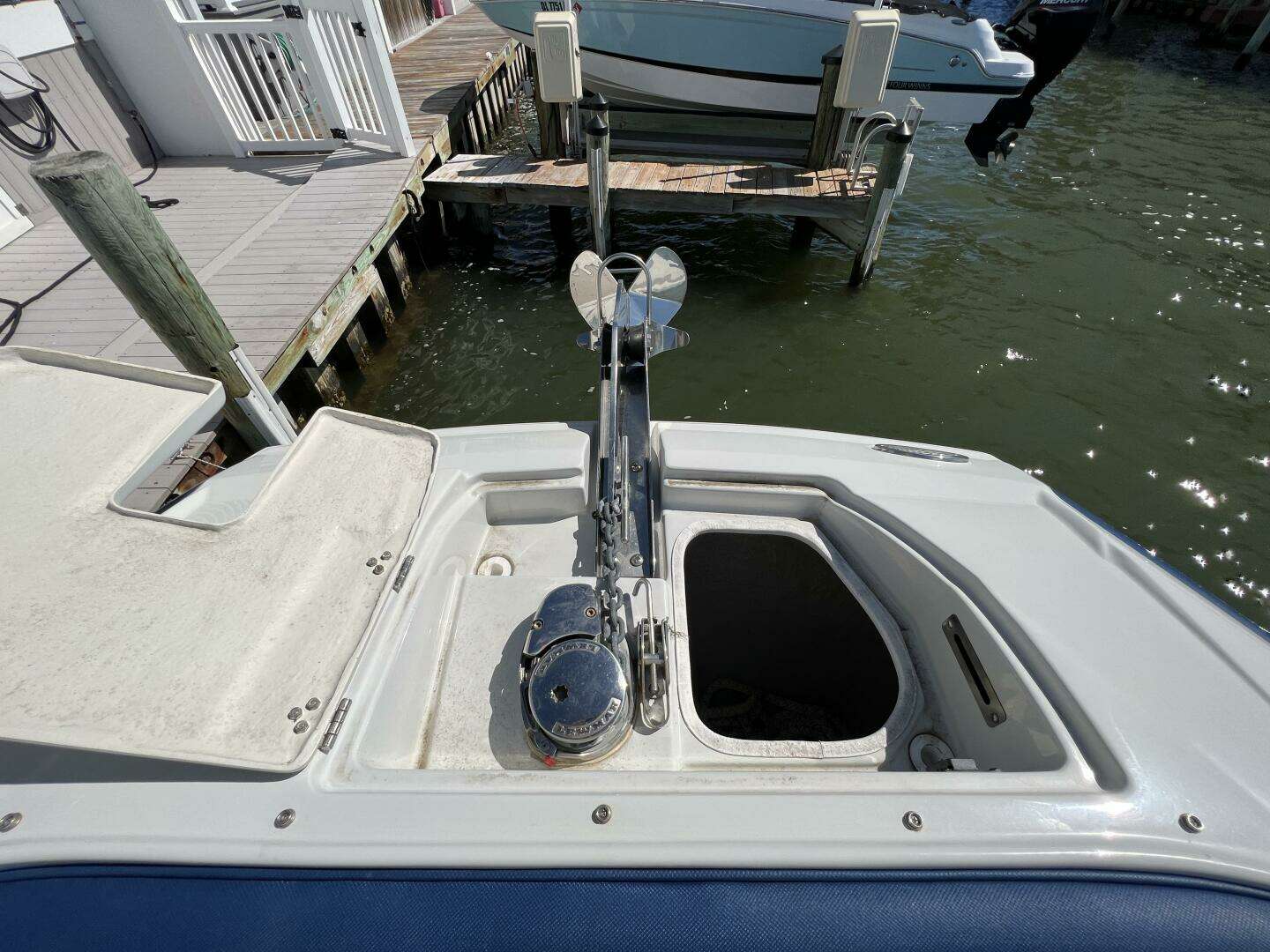 2022 Crownline E305 XS - Image 6