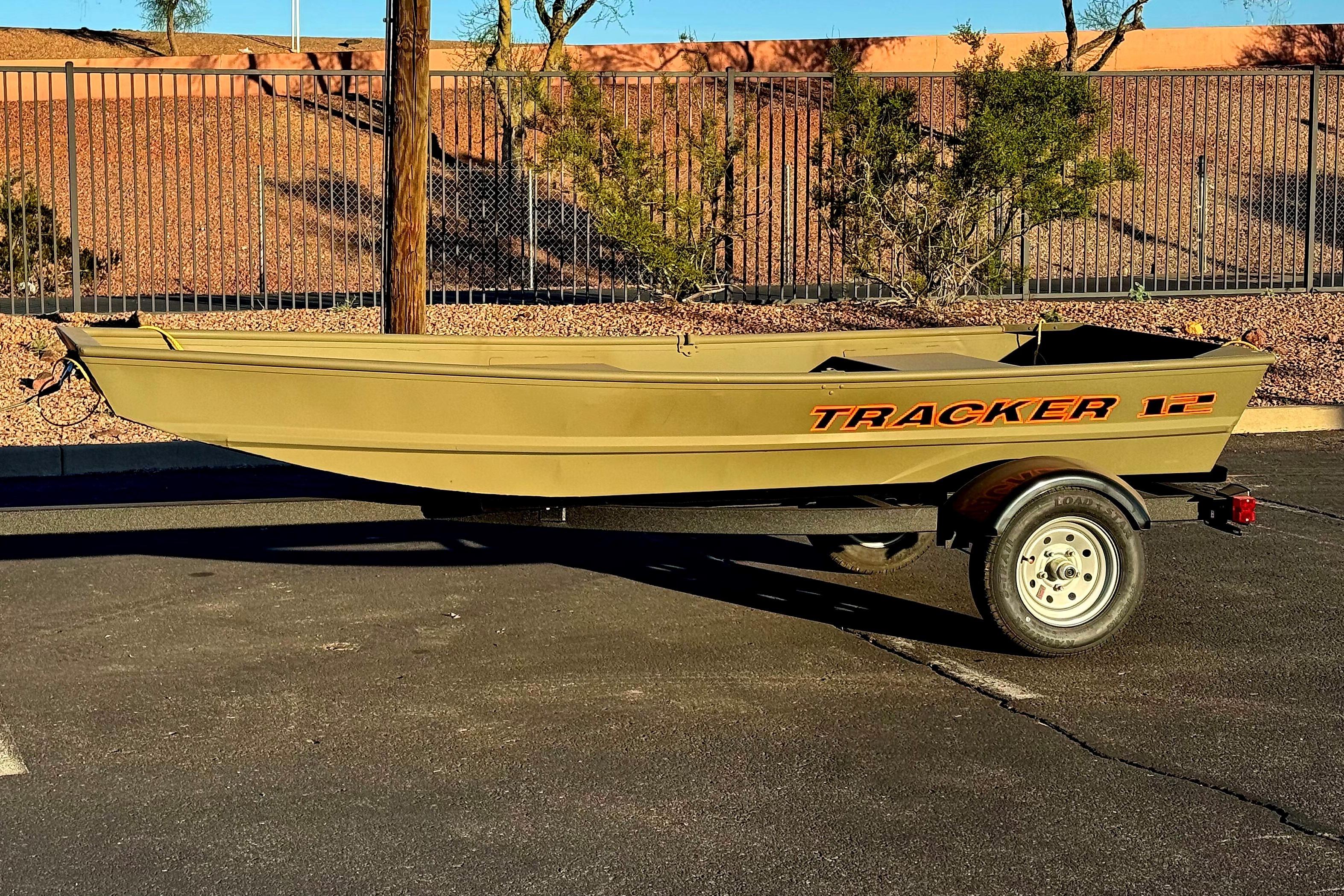 2026 Tracker Grizzly 12 Jon