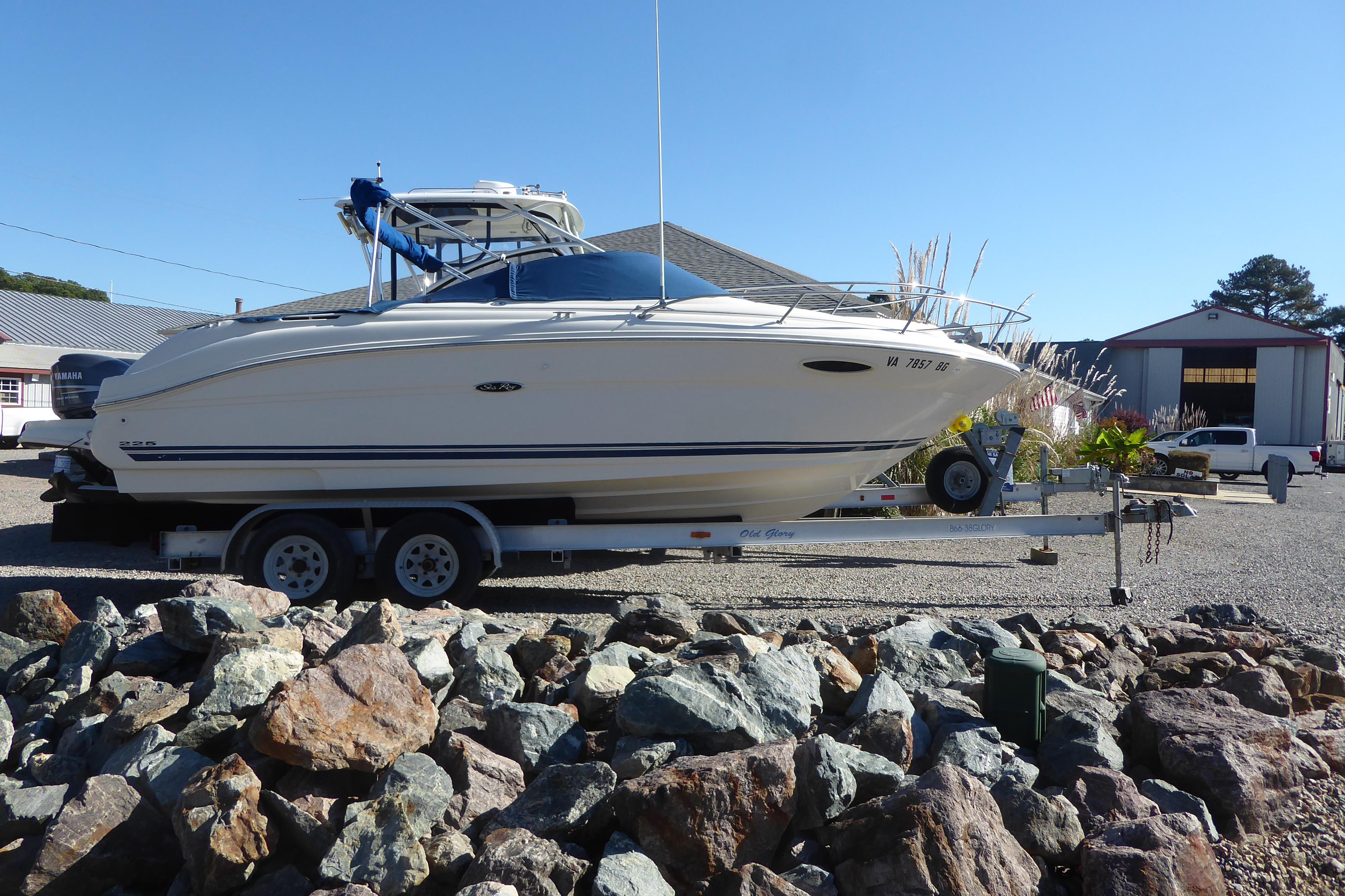 2004 Sea Ray 225 Weekender