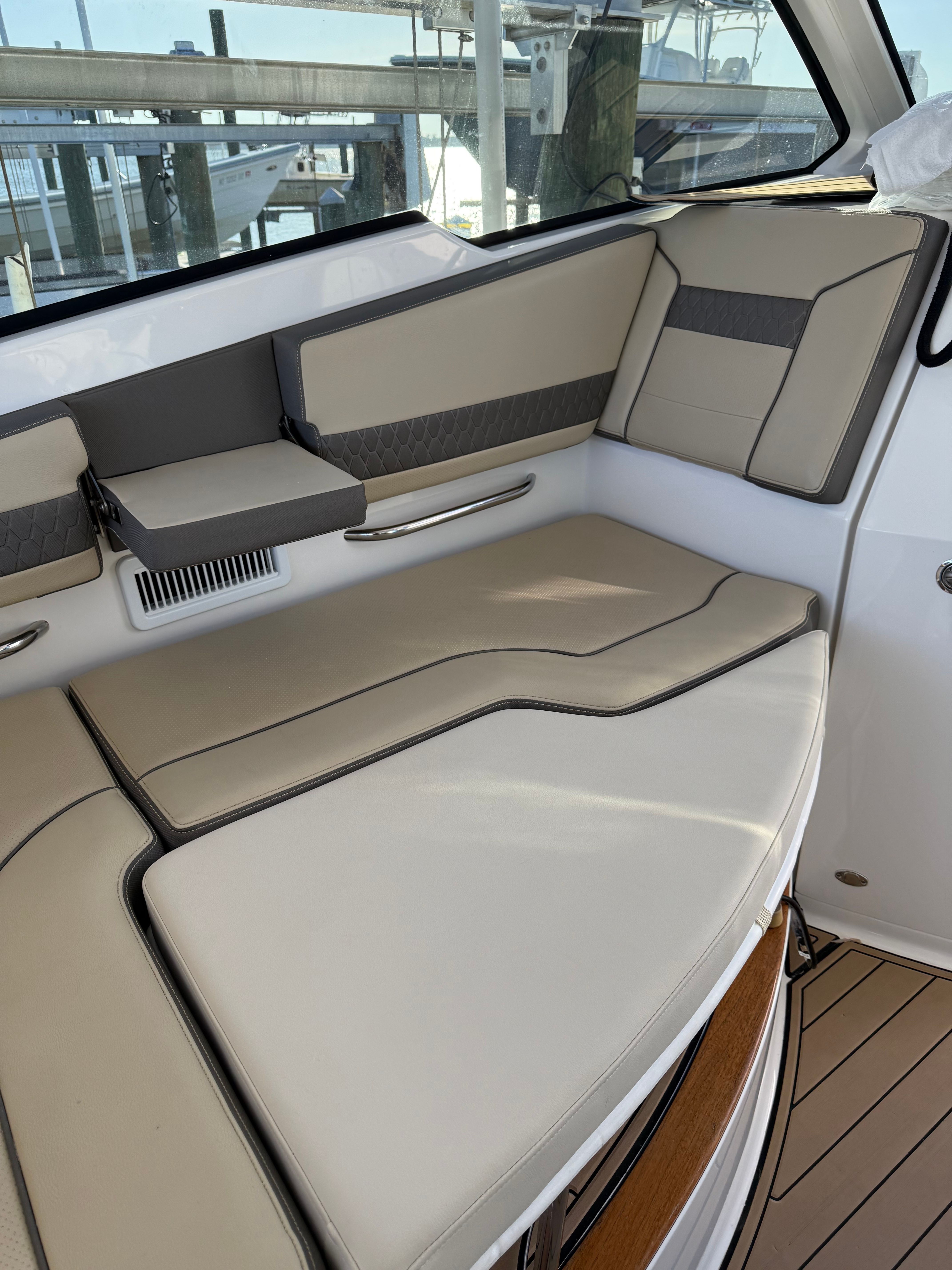 2020 Pursuit DC 365 Dual Console - 9