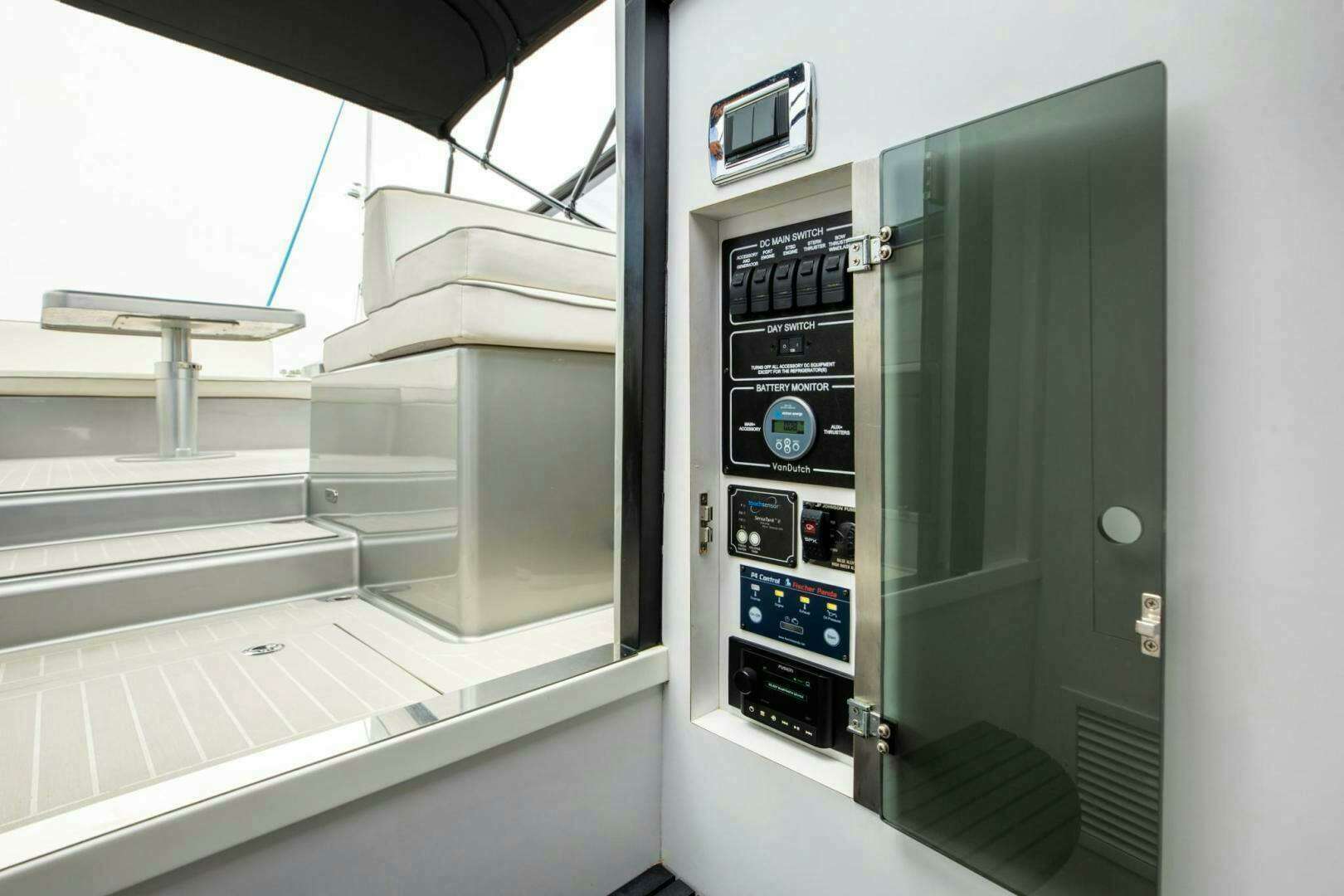 2017 Van Dutch — - Image 5