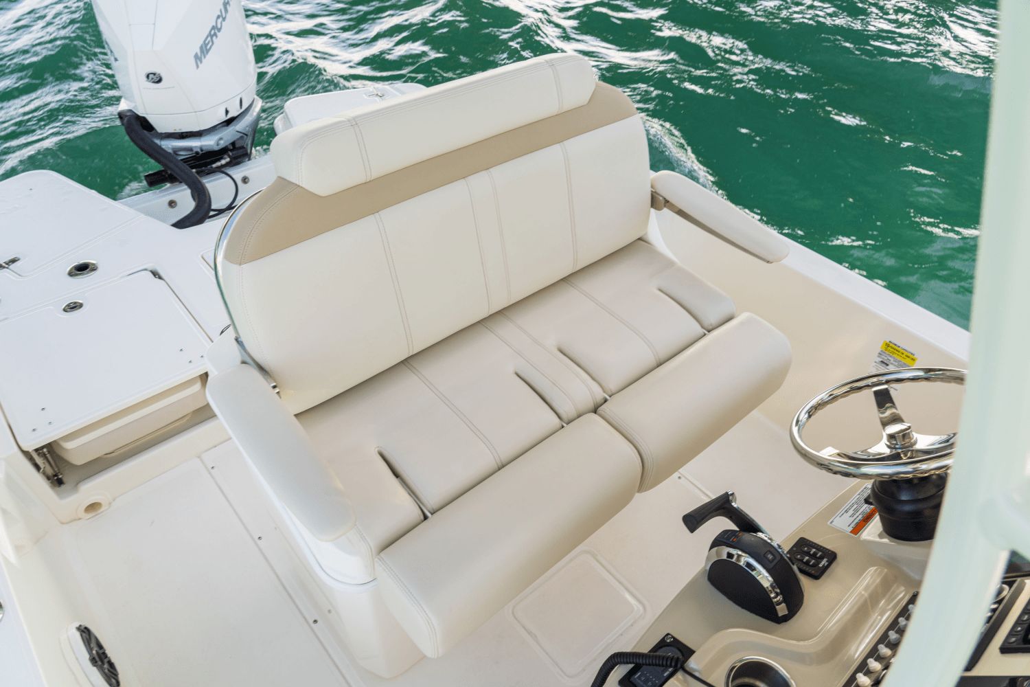 2026 Boston Whaler 250 Dauntless - 54