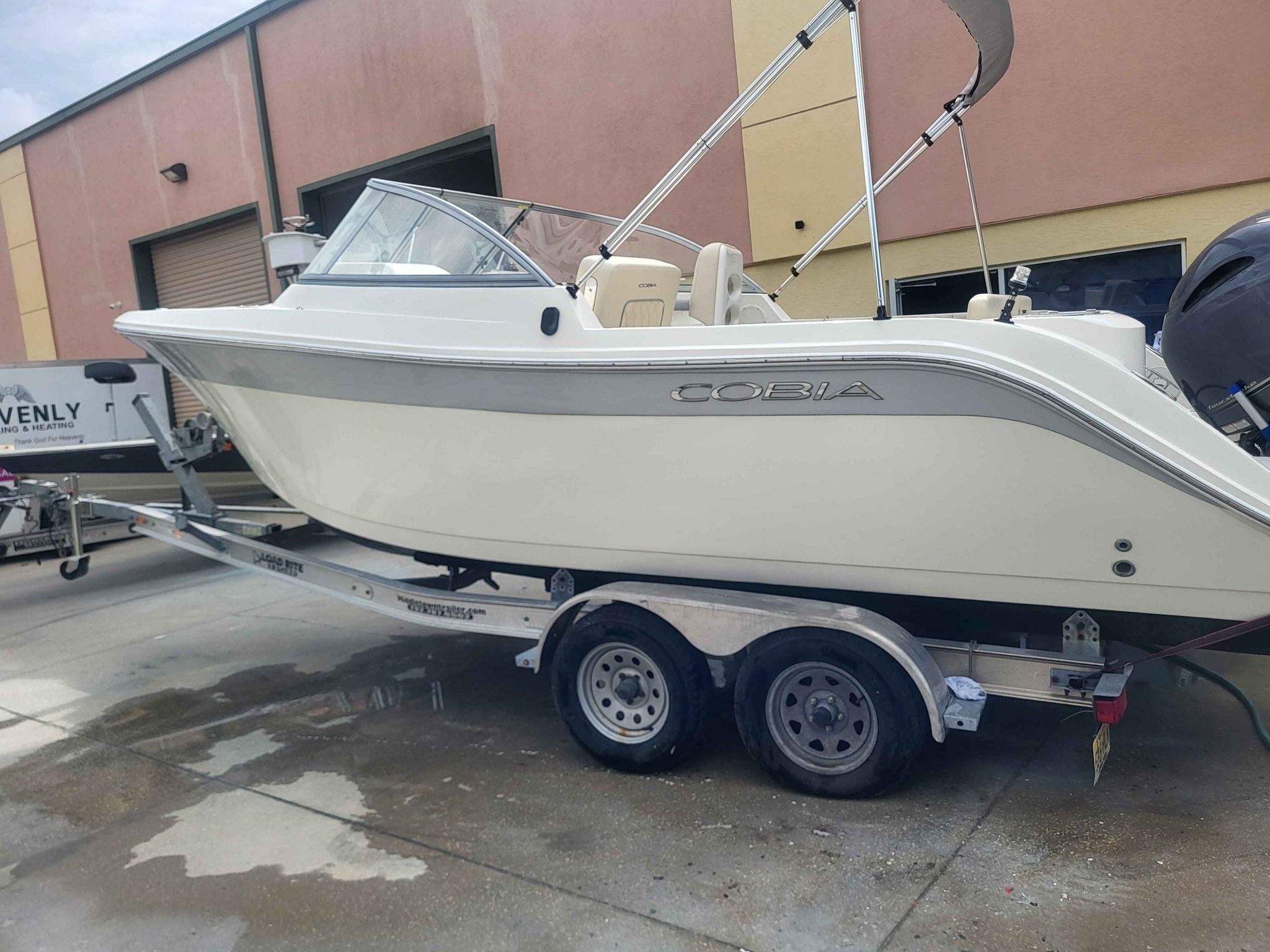 2020 Cobia 220 Dual Console