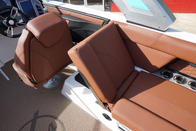 2023 MasterCraft X24 - 34