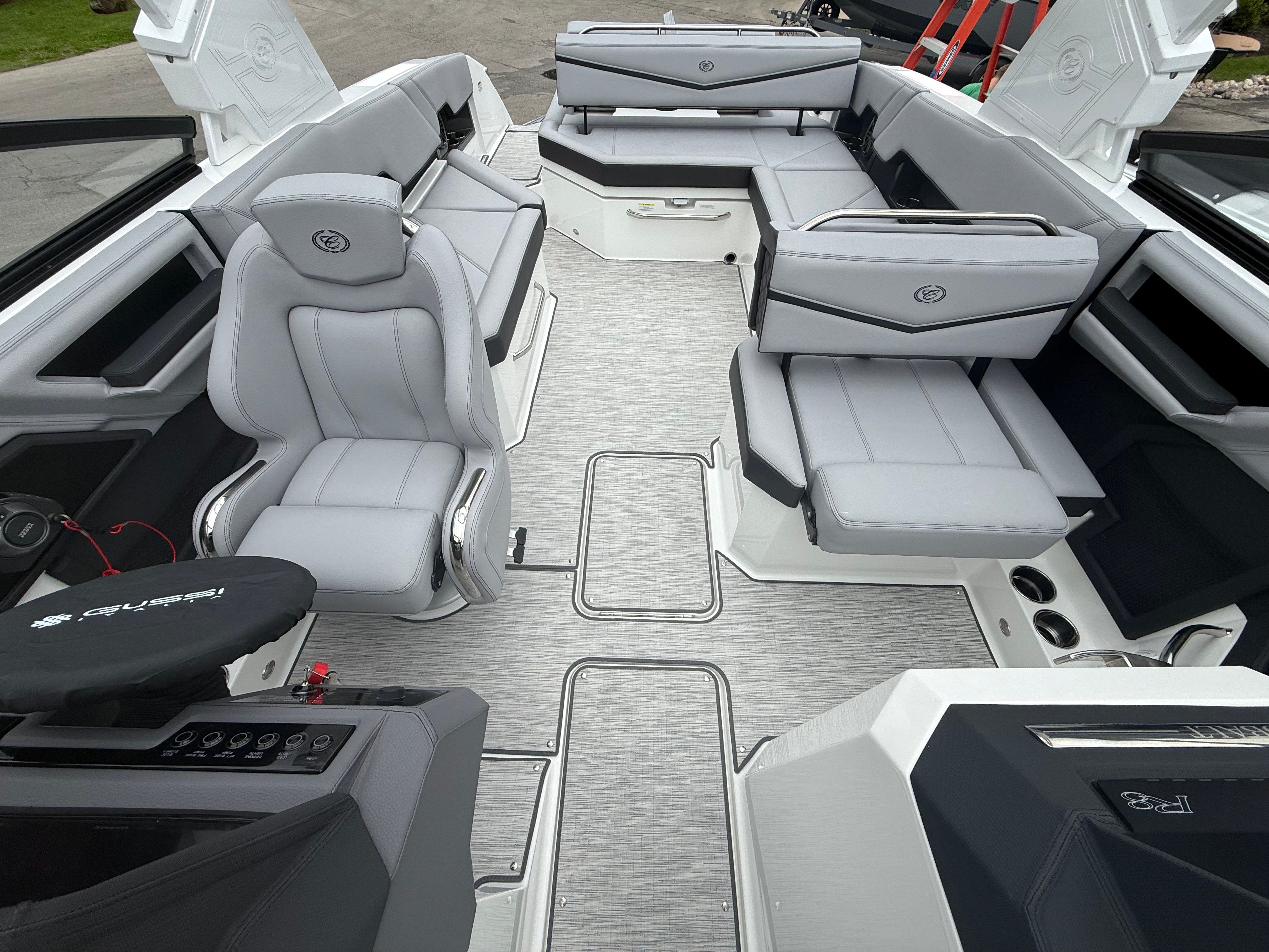 2026 Cobalt R8 Surf - 40