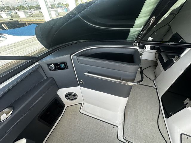 2023 Regal 2800 Bowrider - 21