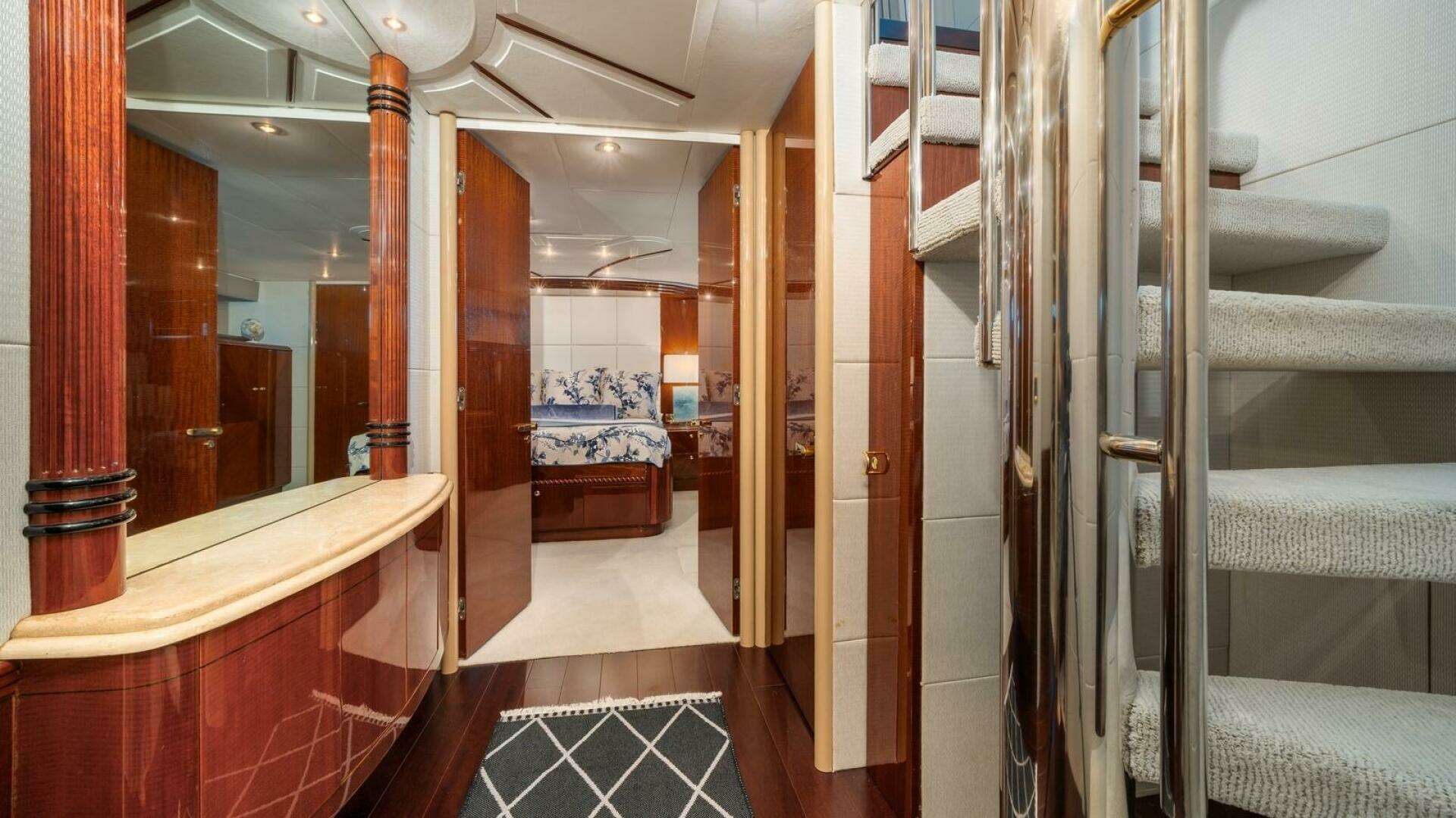 2002 Lazzara Yachts — - Image 17