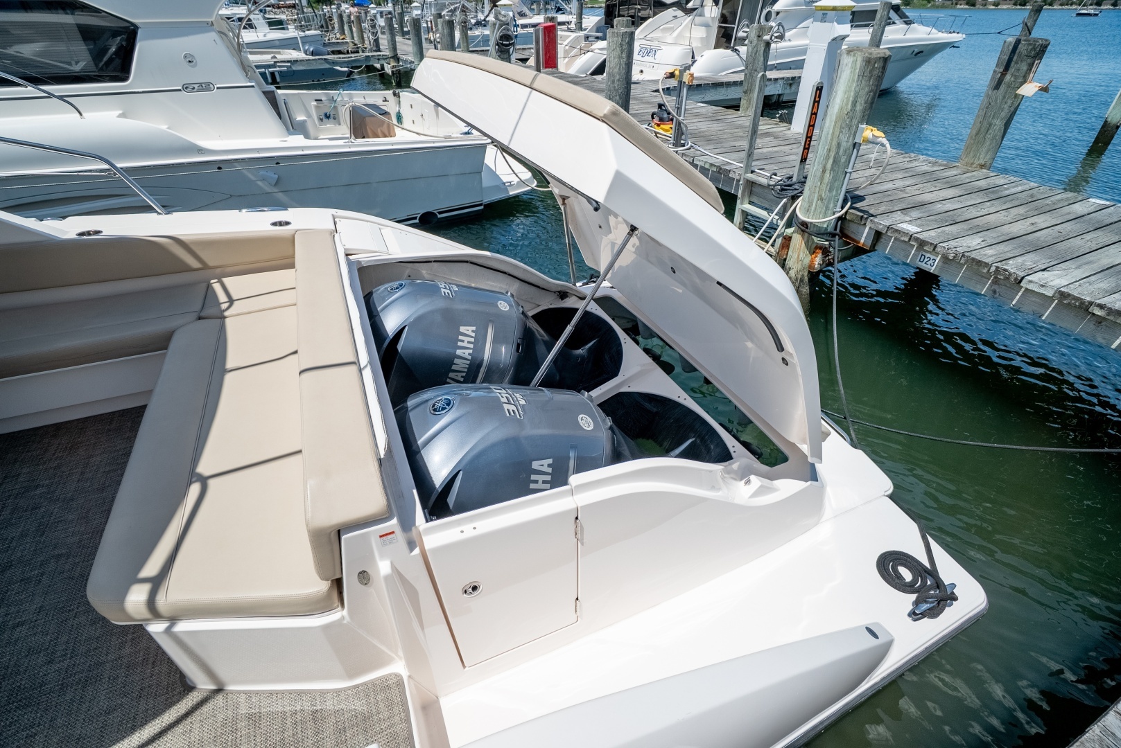 2015 Pursuit 365i SC - Image 11