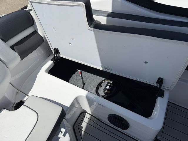 2026 Yamaha Boats 195S - 11