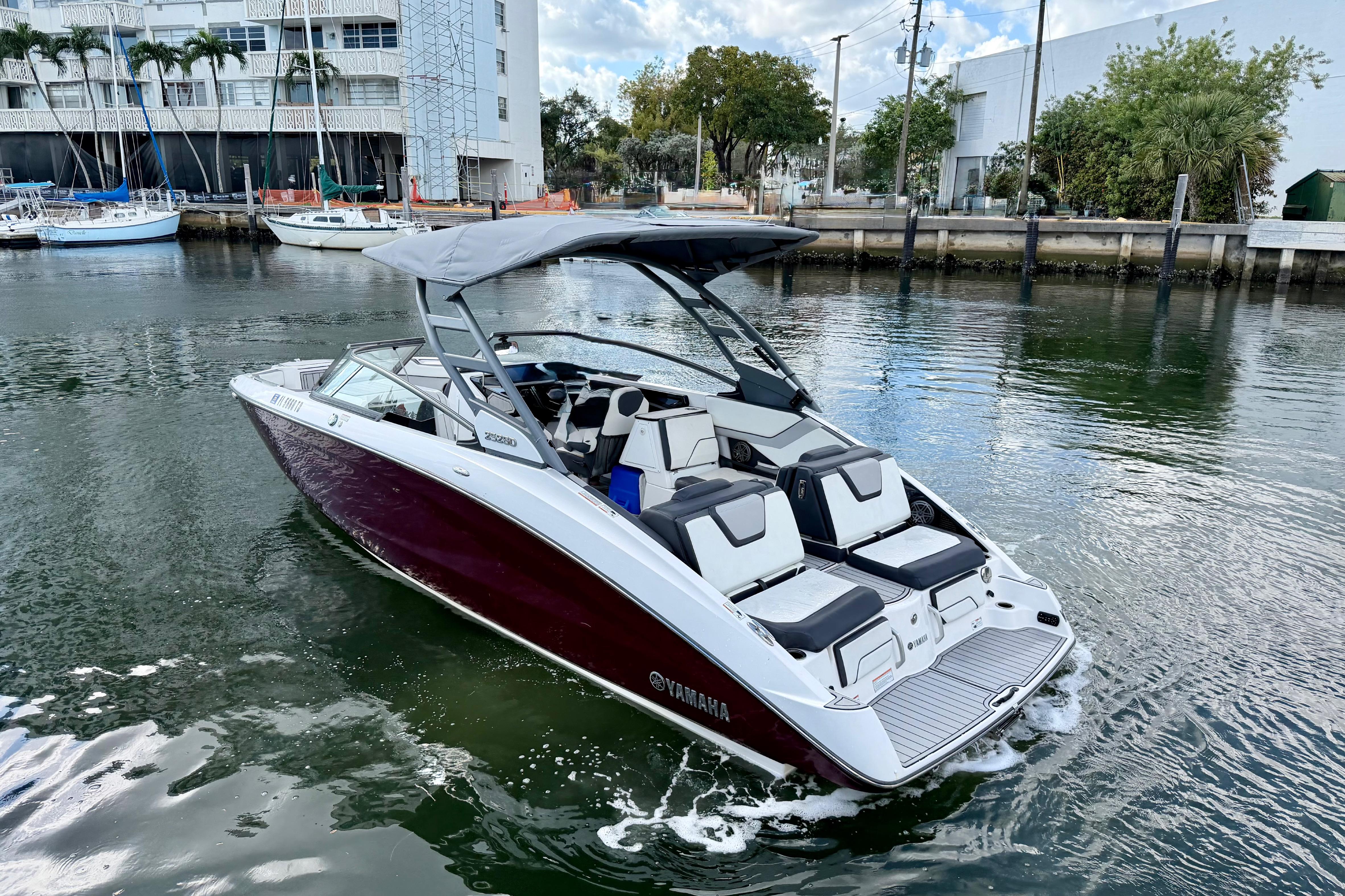 2022 Yamaha Boats 252SD in a marina, featuring sleek design and modern amenities.