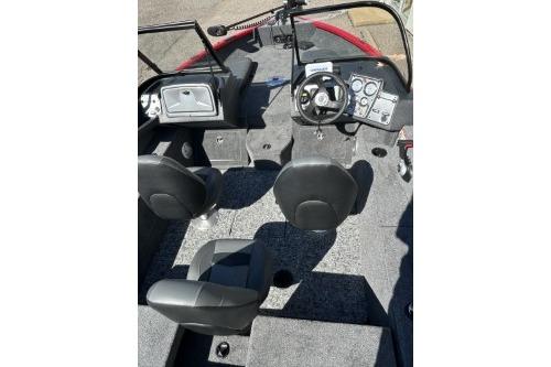 2026 Tracker Pro Guide V-175 Combo boat interior with steering console and seating.