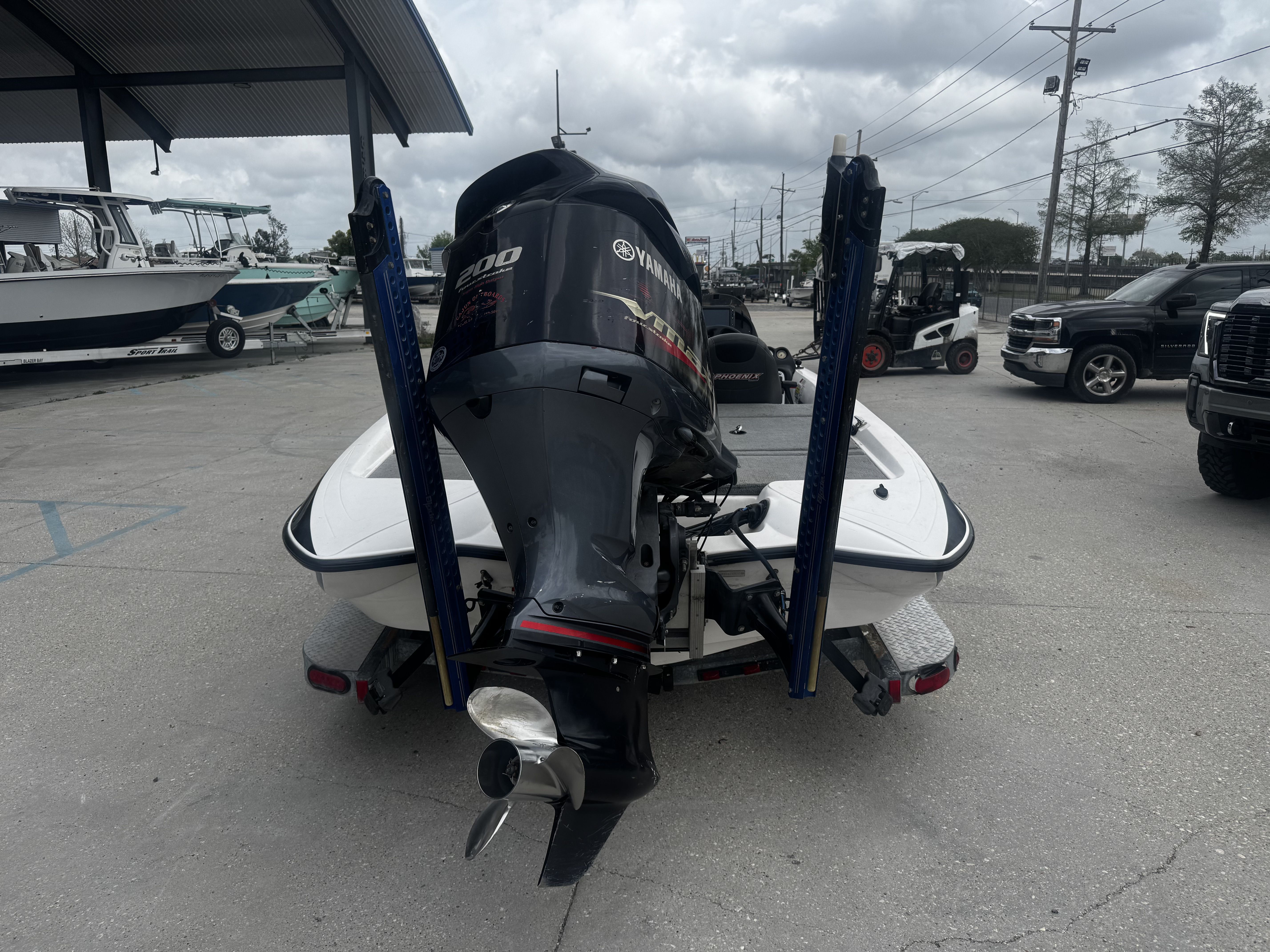 Rear view of a 2006 Stratos 285 Pro XL with Yamaha outboard motor.