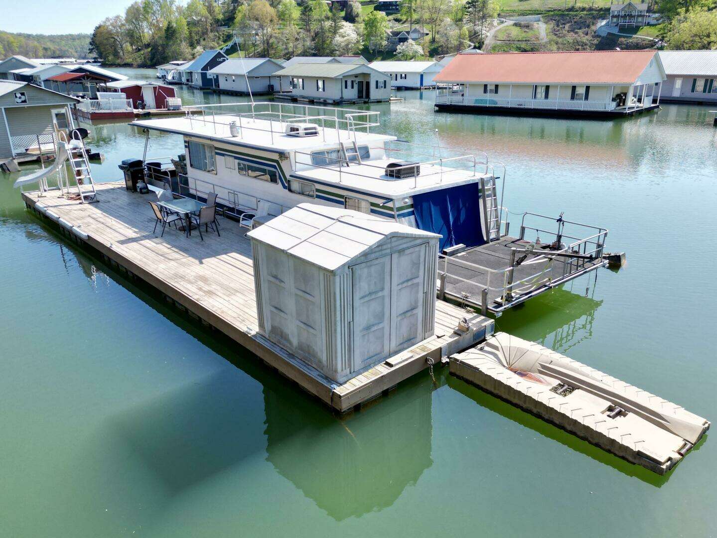 1977 Sumerset 14 x 58 Aluminum Hull Houseboat with Catwalks - Image 10