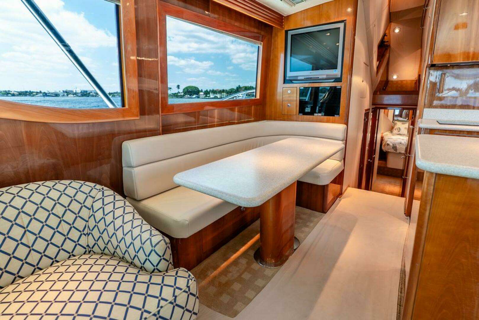 2005 Hatteras 50 Convertible - Image 11