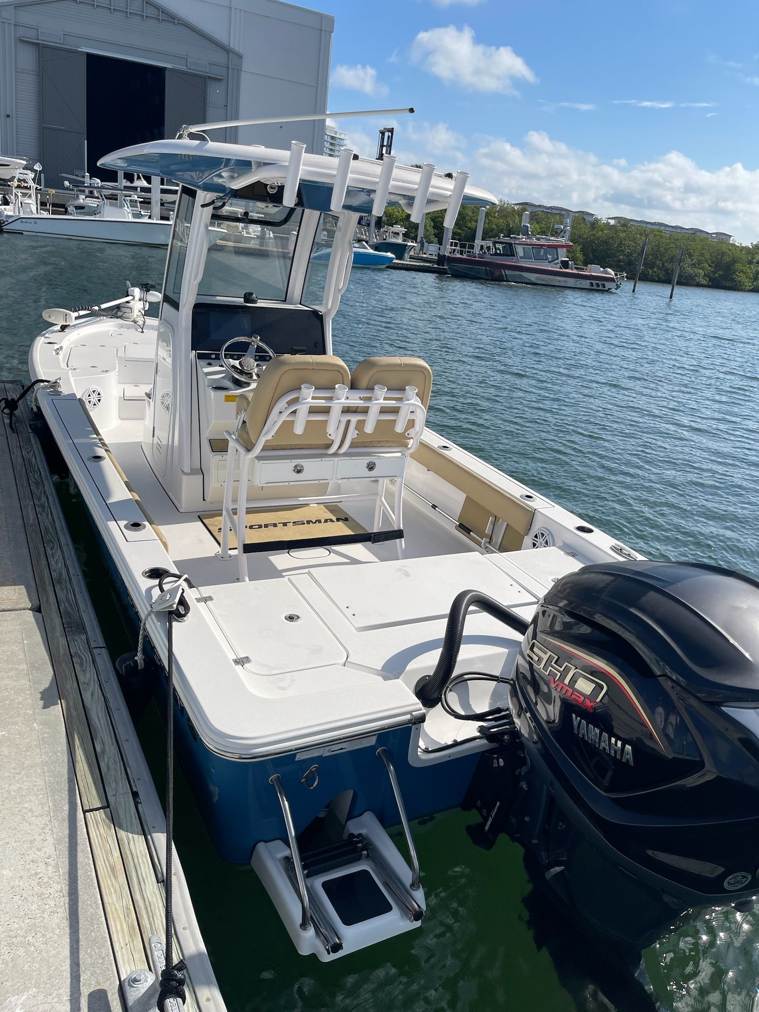 2022 Sportsman Masters 247 Bay Boat