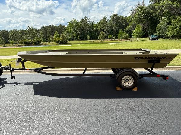 2025 Tracker Grizzly 1860 Utility