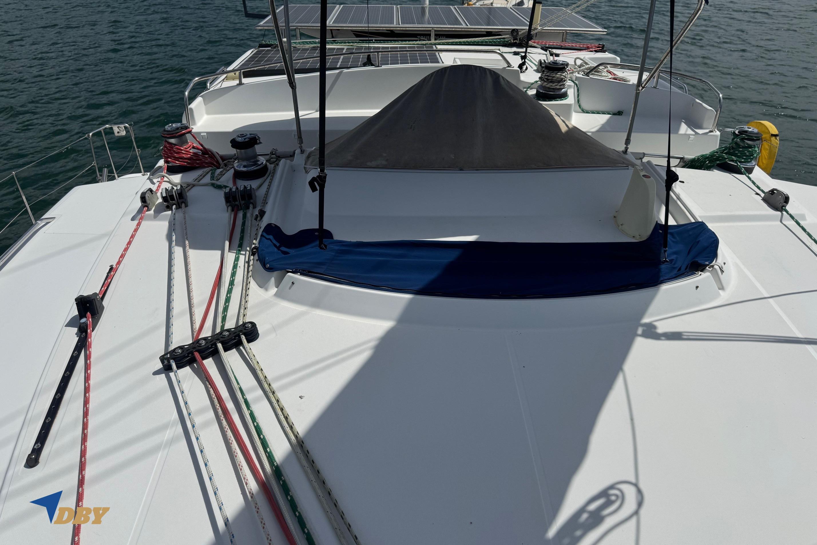 Deck view of 2007 Lagoon 440 catamaran with ropes and winches.