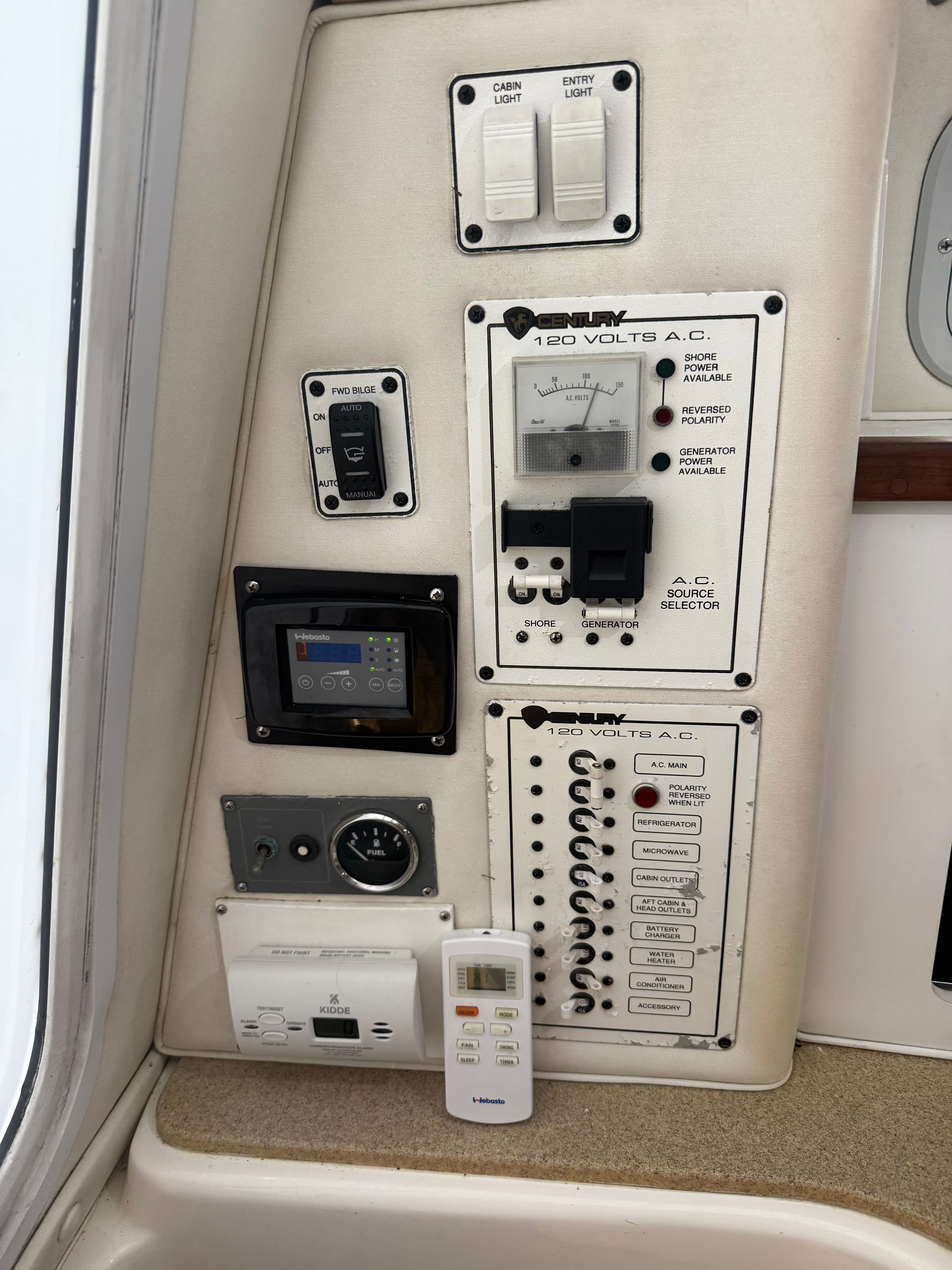 2003 Century 2900 Walk-Around - 12