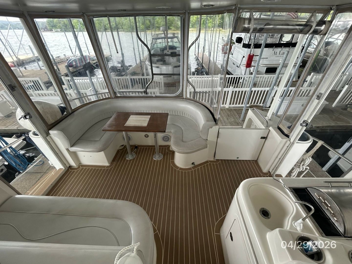 2000 Cruisers Yachts 4450 - Image 23