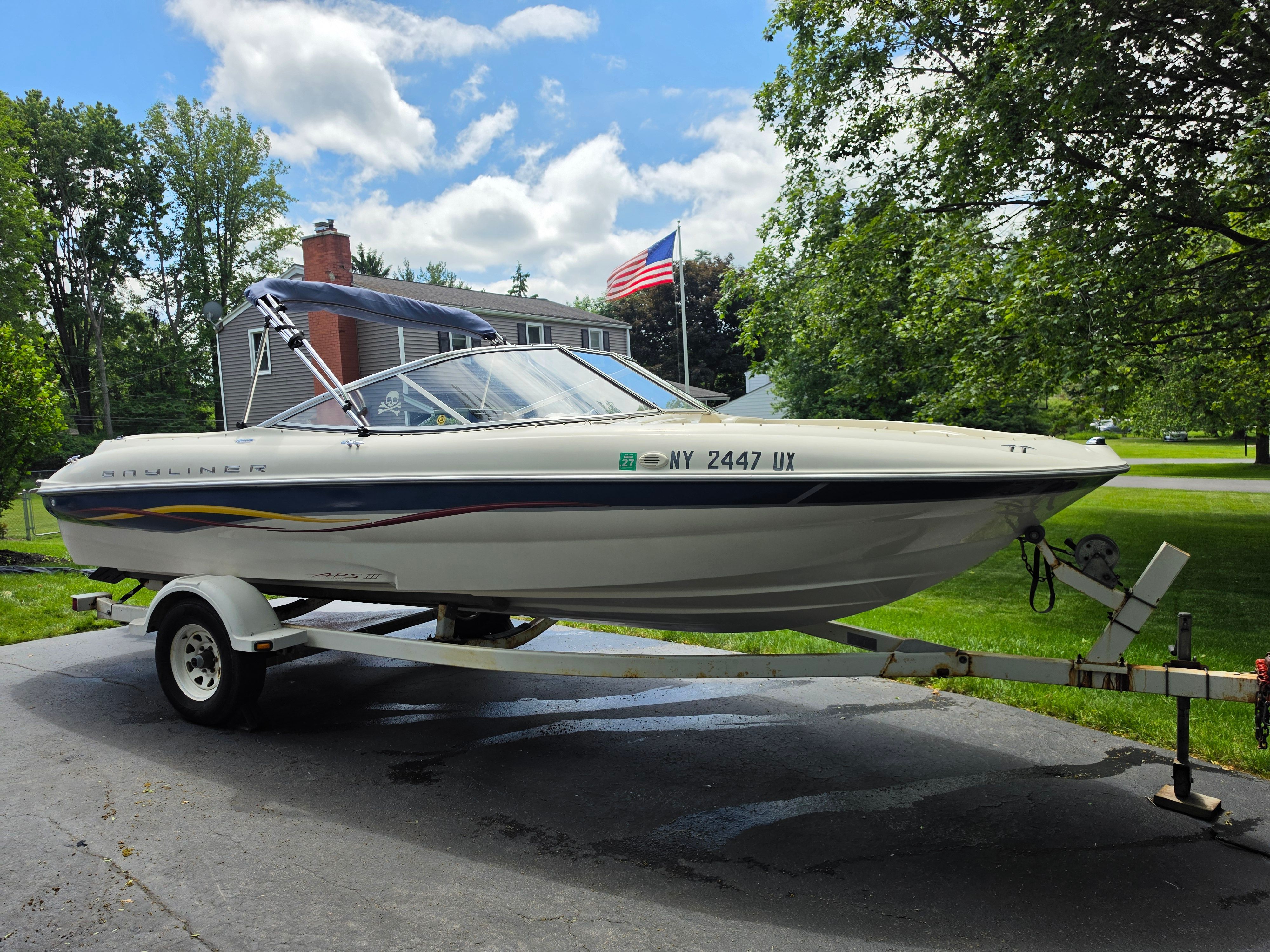2001 Bayliner 215 Capri