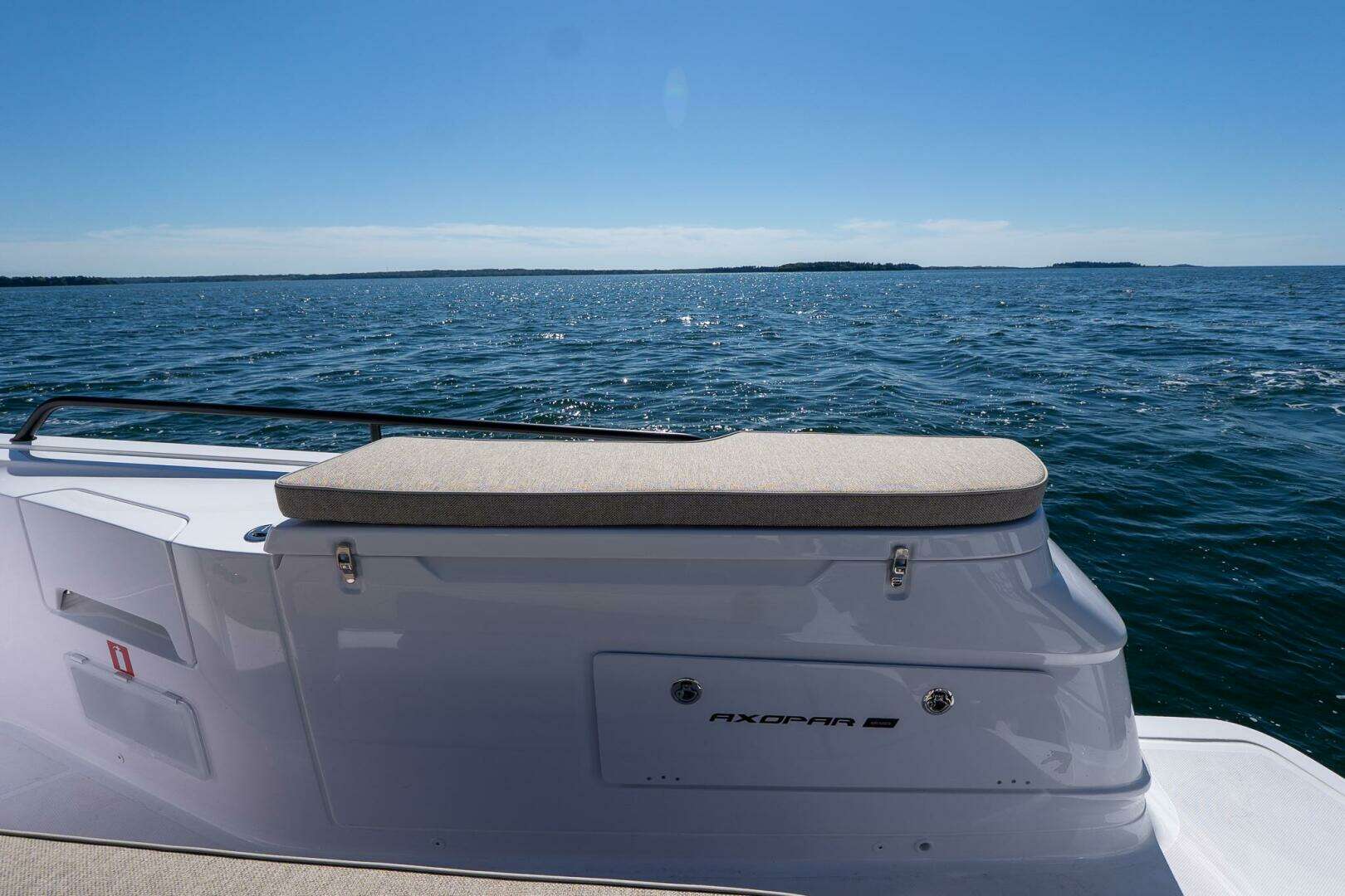 2025 Axopar Cross Cabin - Image 24