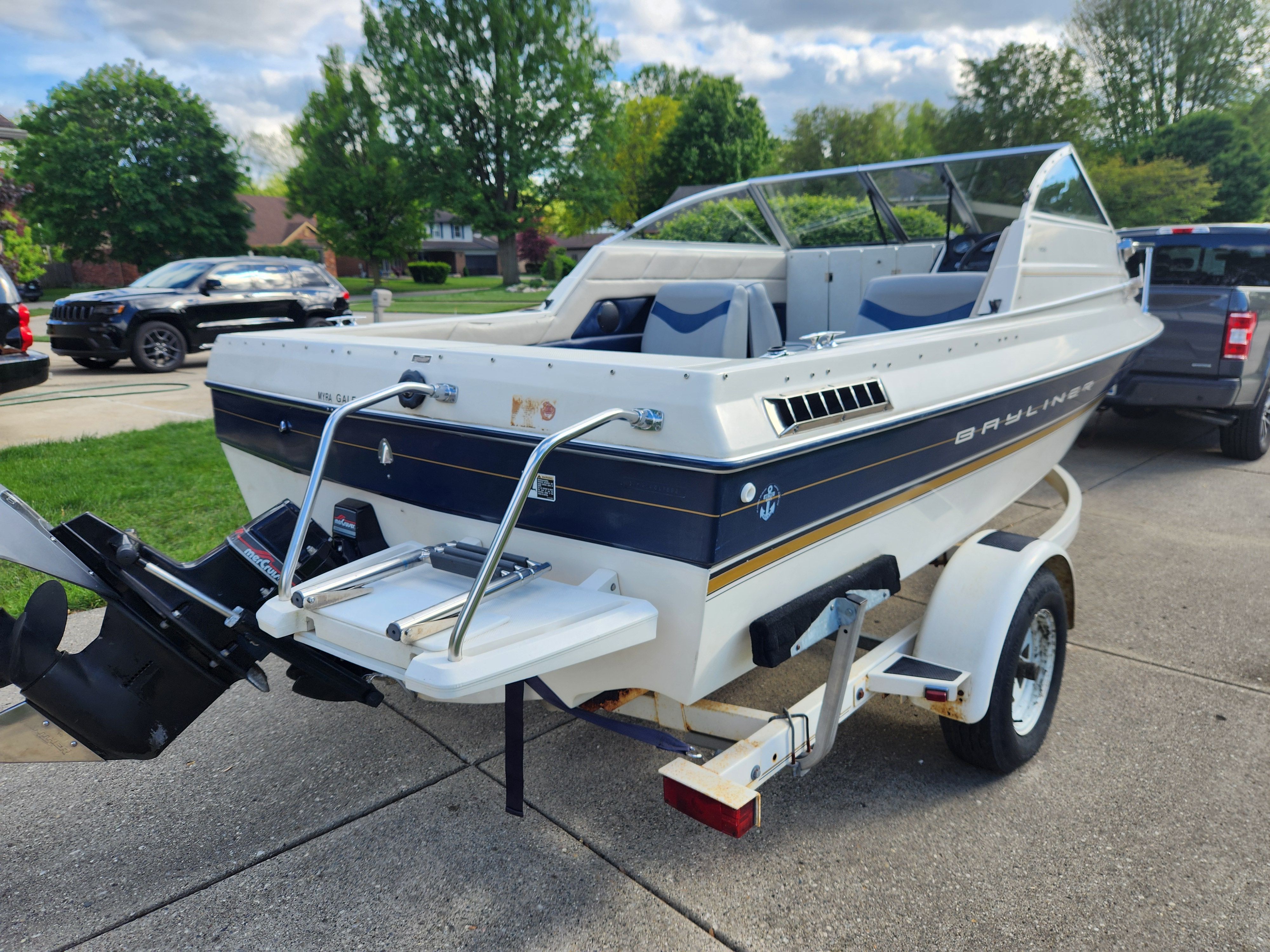 1996 Bayliner 1952 Capri Cuddy - 40