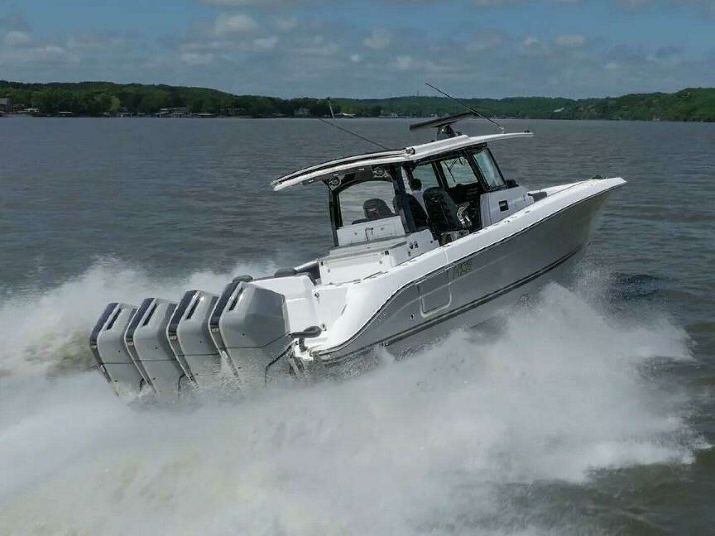 2024 HCB 42 Lujo - Image 2