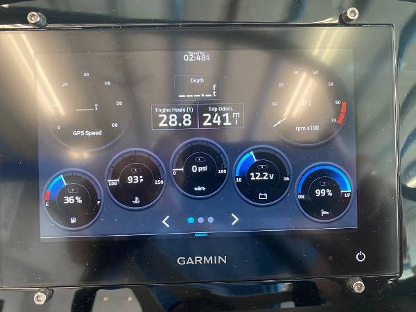 Garmin display on Regal 2000 ES Bowrider 2023 with engine and GPS data.