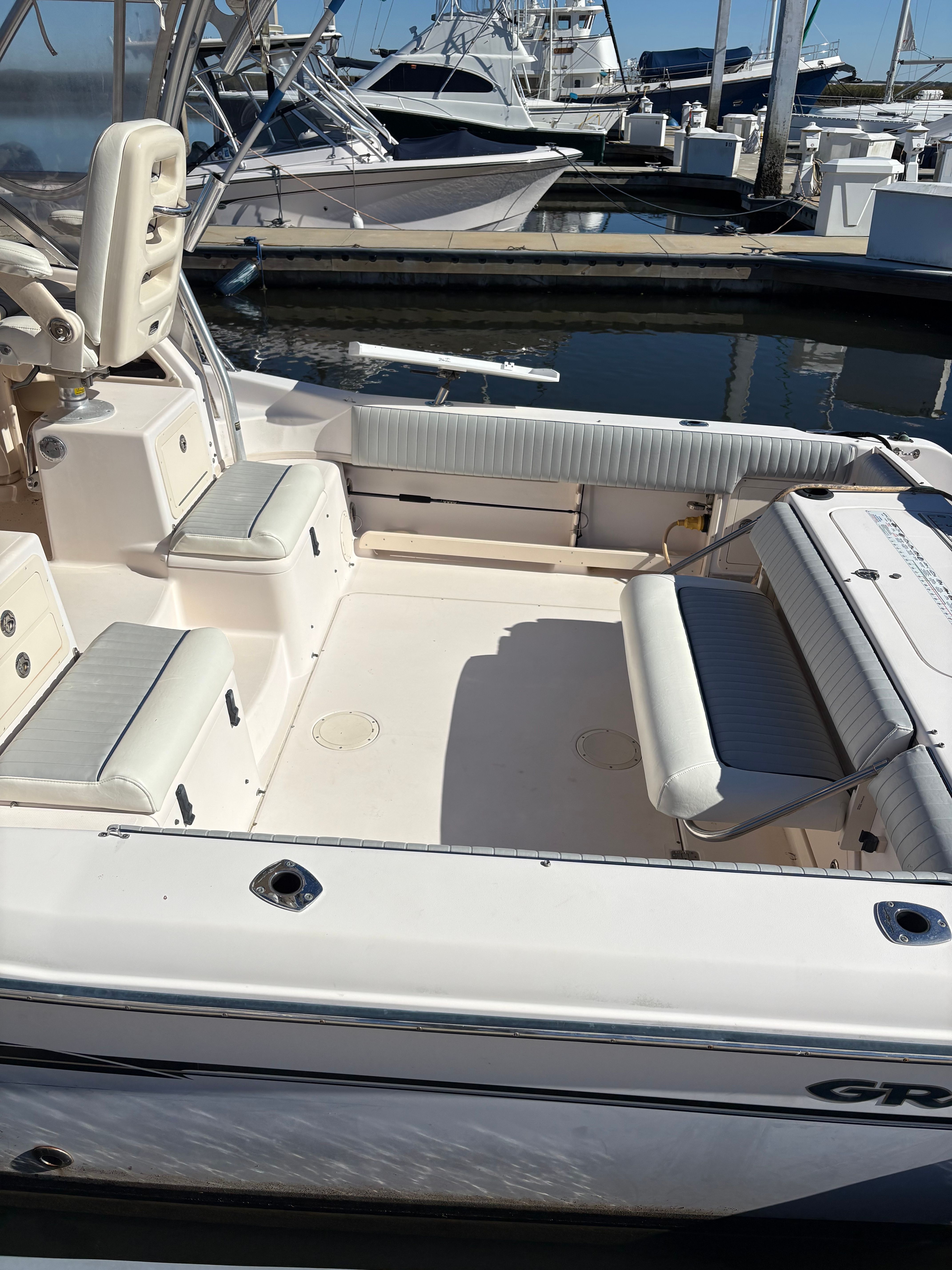 2009 Grady-White Chesapeake 290 boat in harbor, interior view.