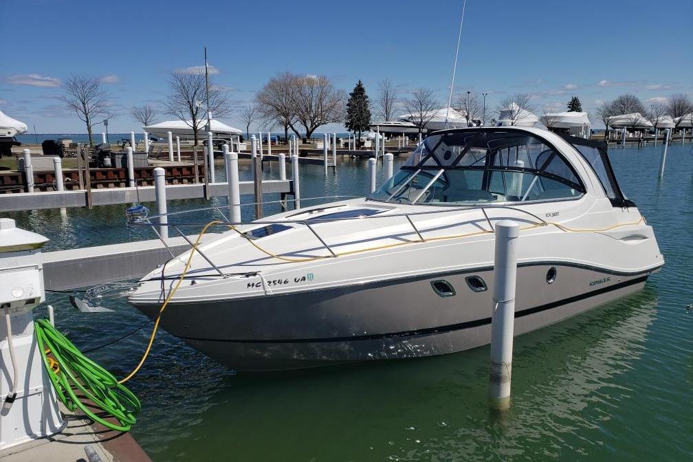 2017 Rinker EX 320