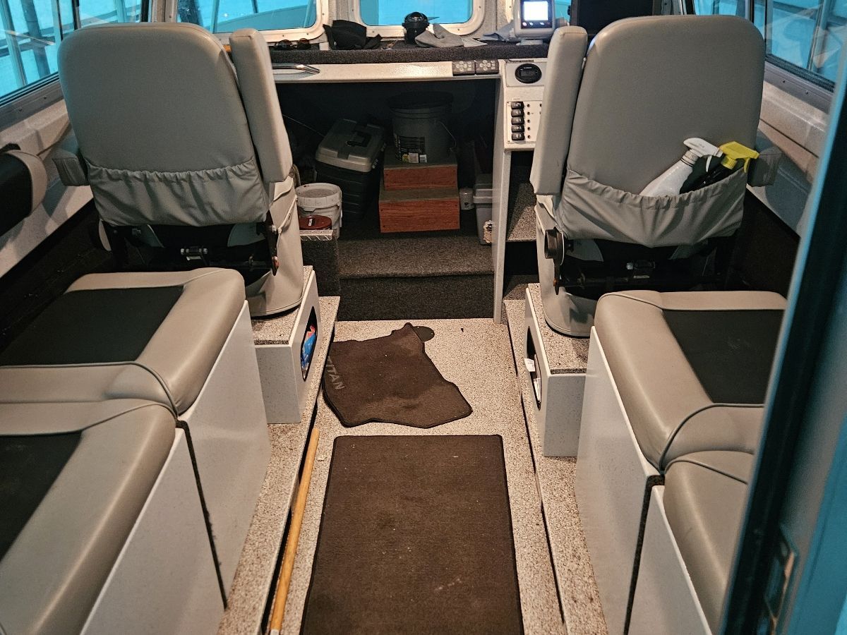 Interior of a 2015 Kingfisher Cruisers 2525 Offshore with two gray seats and a helm console.
