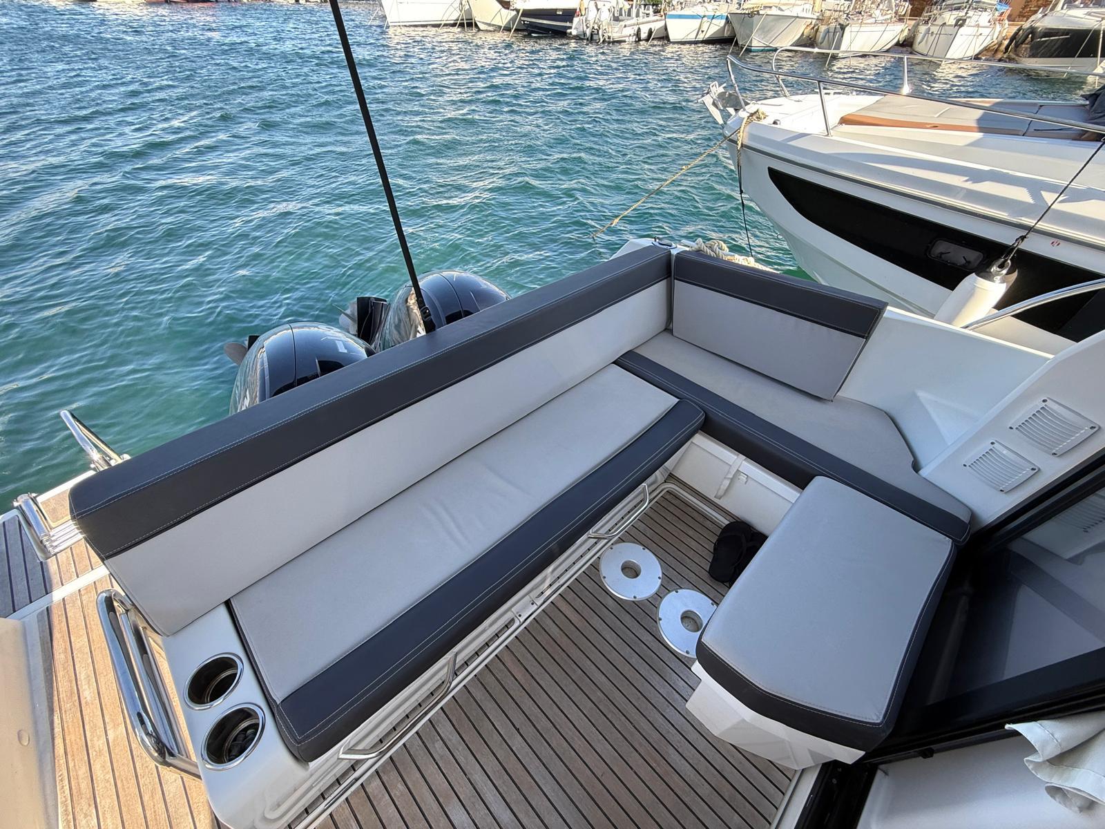 Jeanneau Merry Fisher 895, 2022 model, featuring a spacious deck with comfortable seating.