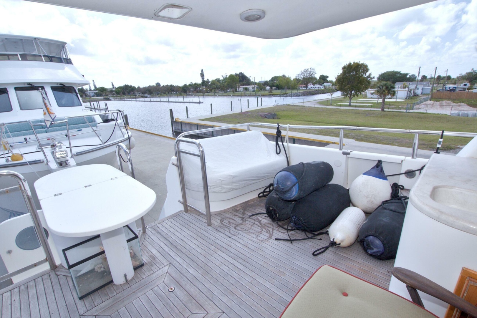 1998 Lazzara Yachts 76 Skylounge Grand Salon - Image 8