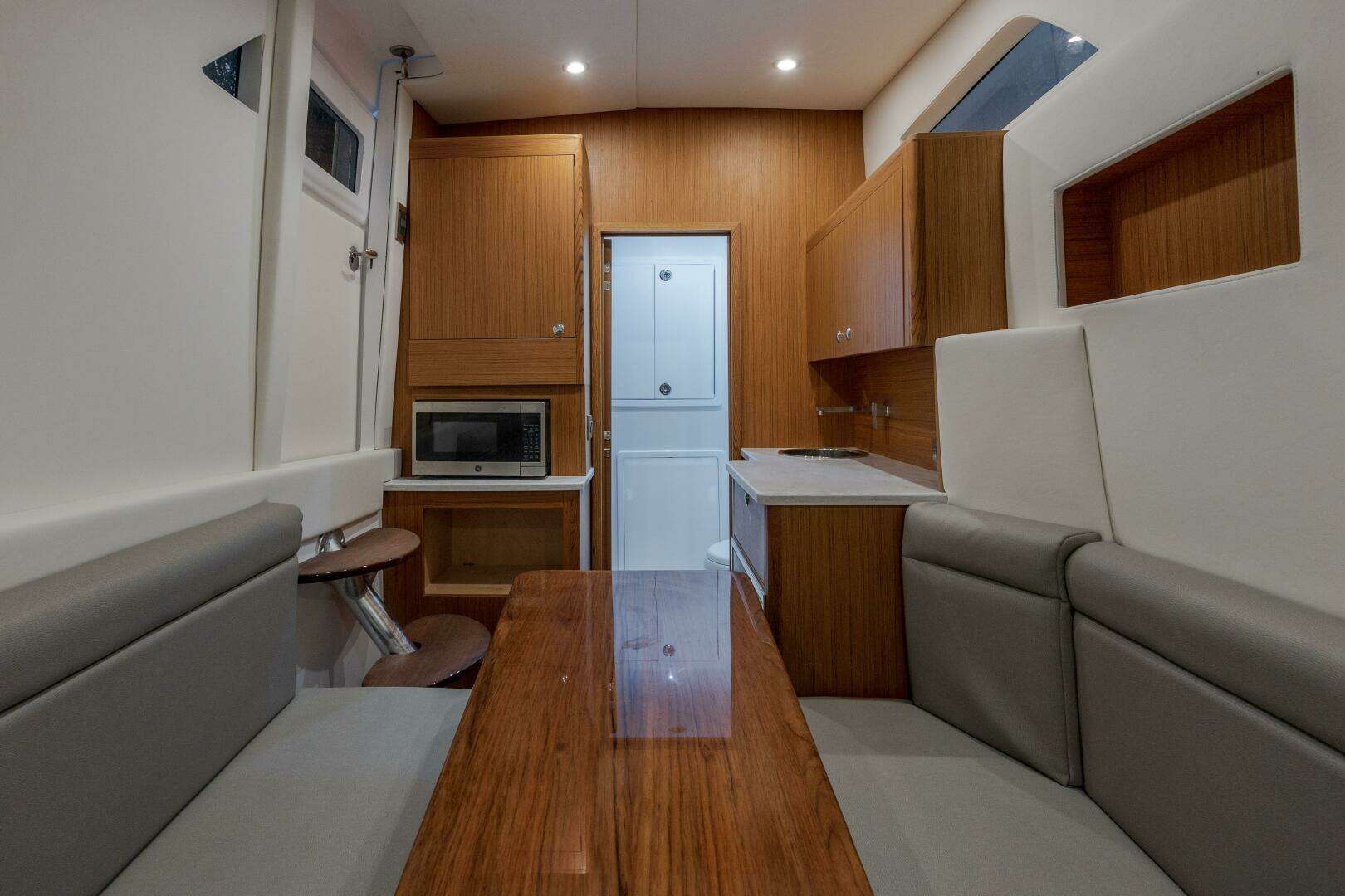 2026 Front Runner 47 Center Console - Image 17