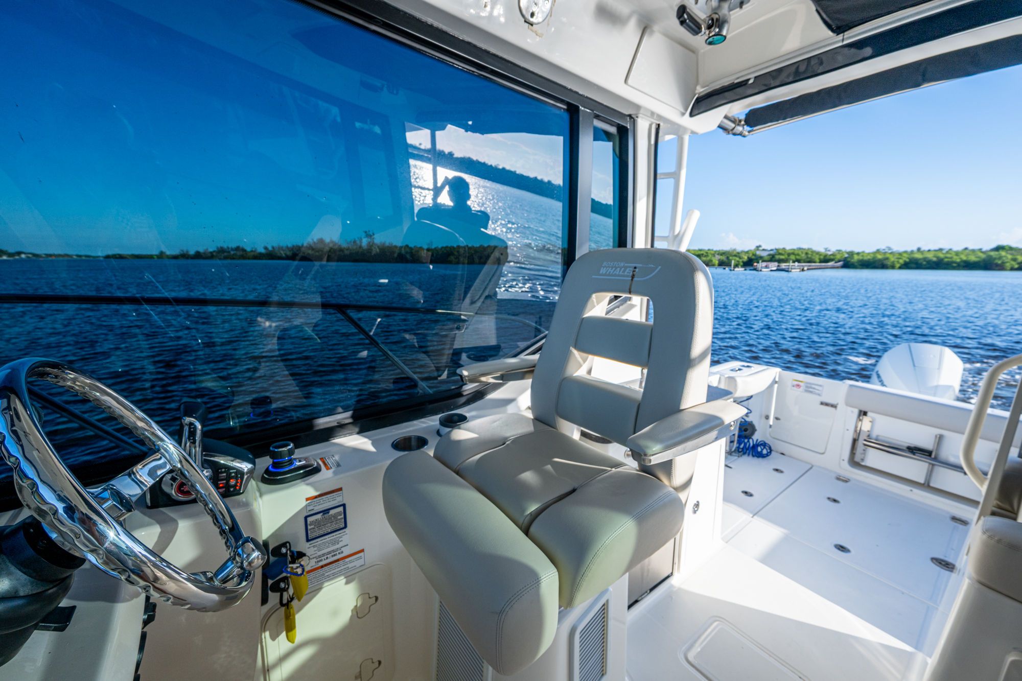 2023 BOSTON WHALER 325 CONQUEST - Image 34