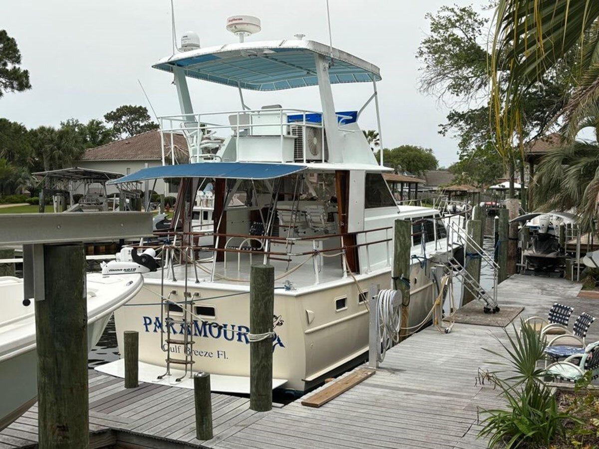 1972 Hatteras 44 Tricabin