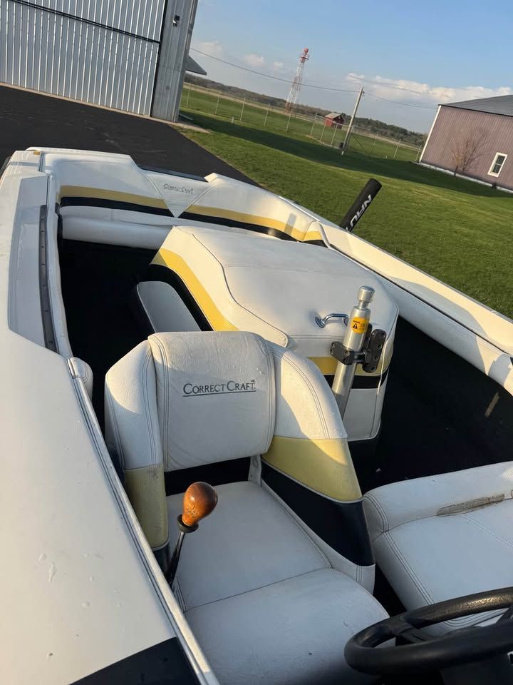 1990 Correct Craft Ski Nautique - 4